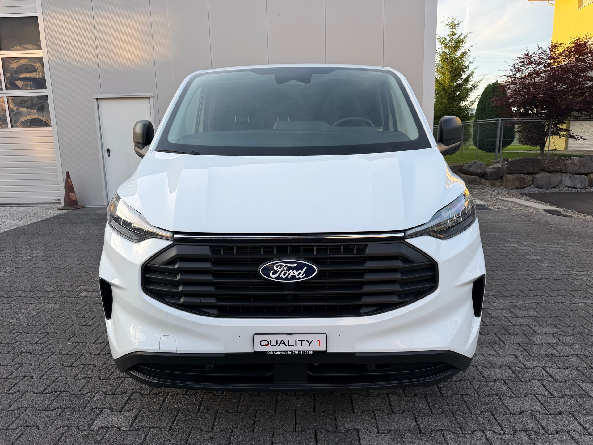 FORD Transit Custom Van 300 L1H1 Trend*FACELIFT MODELL*NUR 22000 KM*TOP ZUSTAND*TOP AUSSTATTUNG*NAVI*RÜCKFAHRKAMERA*3 SITZE*AHK*-showroom-element-2