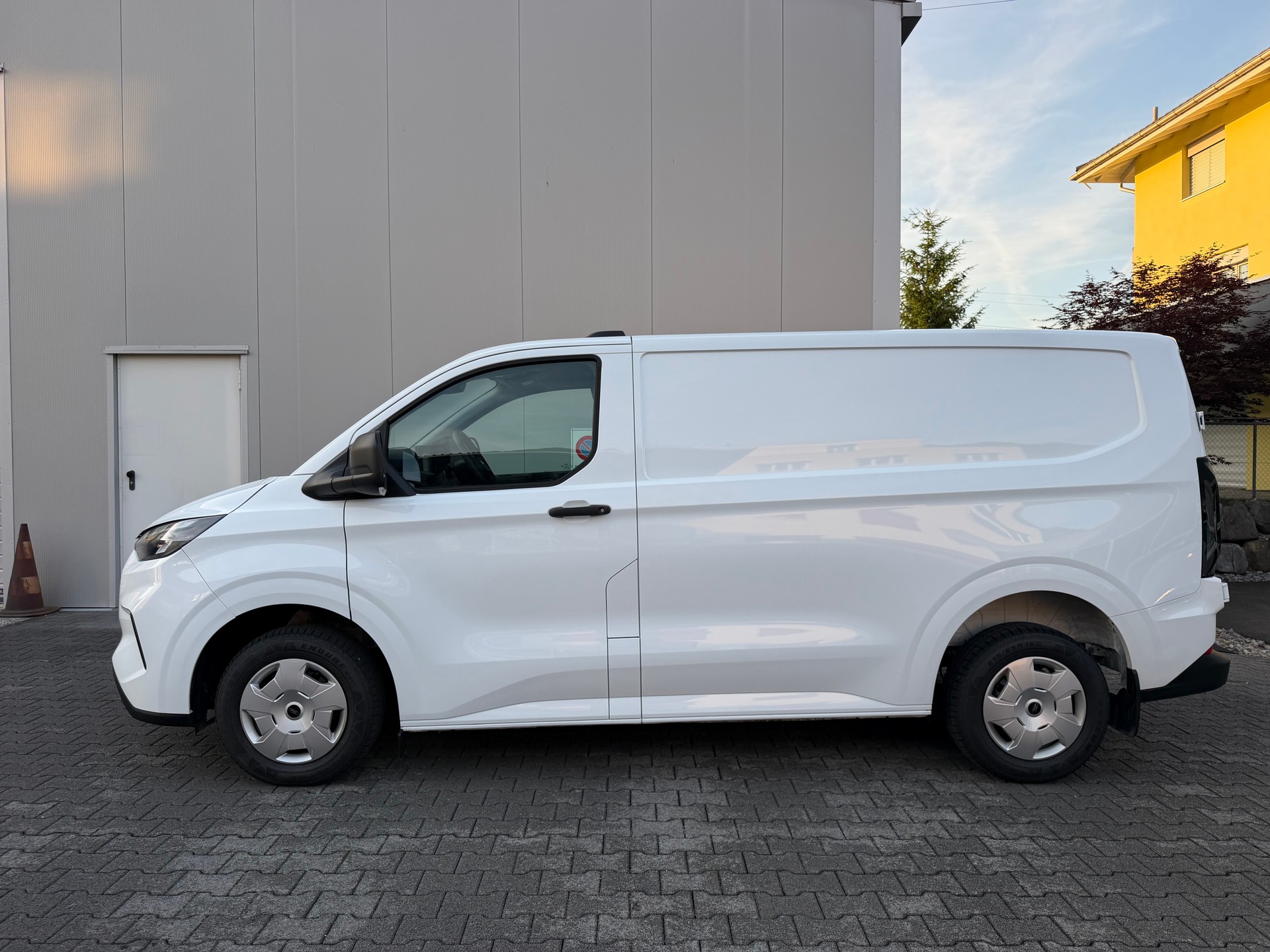 FORD Transit Custom Van 300 L1H1 Trend*FACELIFT MODELL*NUR 22000 KM*TOP ZUSTAND*TOP AUSSTATTUNG*NAVI*RÜCKFAHRKAMERA*3 SITZE*AHK*-image-10