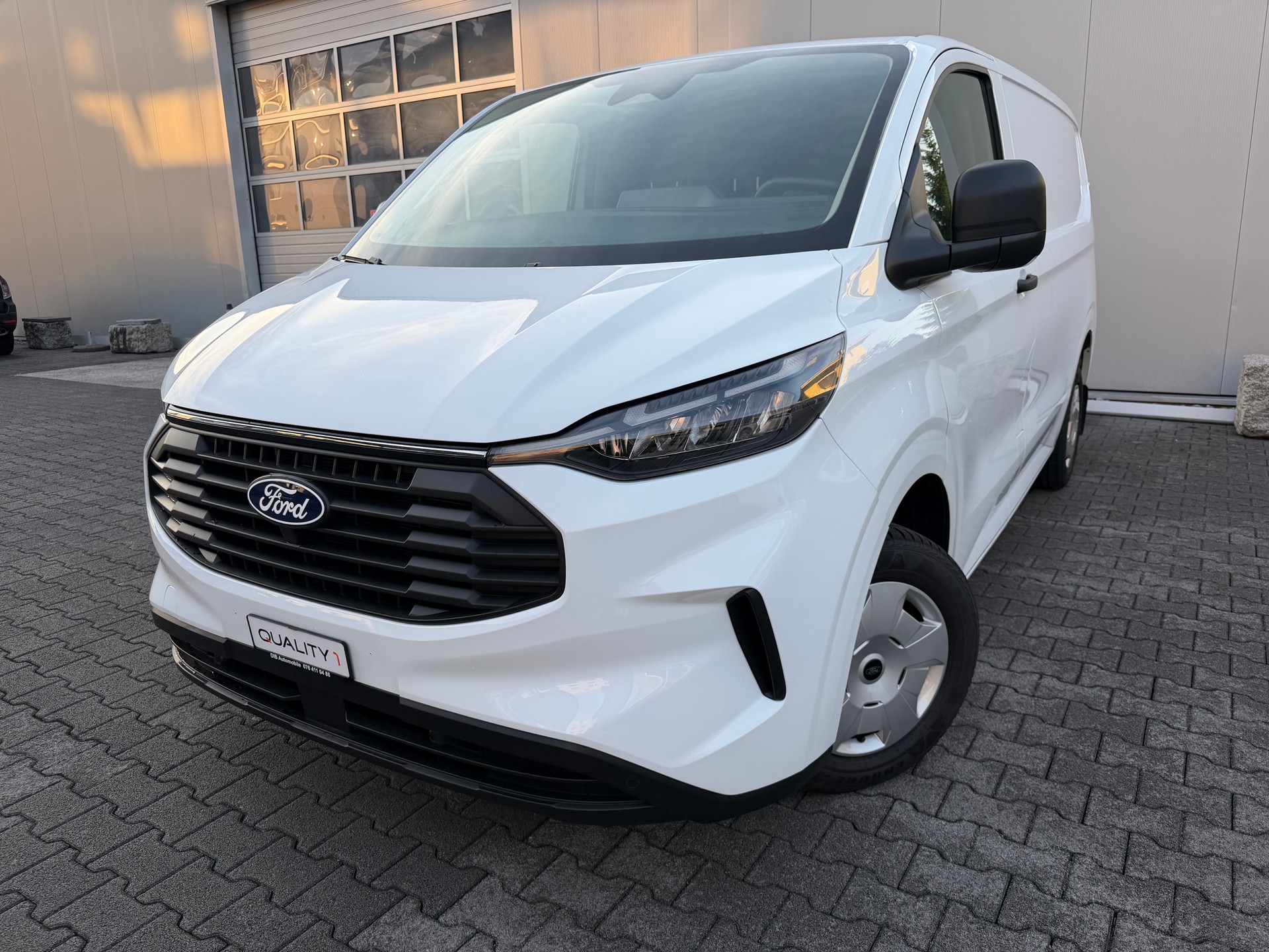 FORD Transit Custom Van 300 L1H1 Trend*FACELIFT MODELL*NUR 22000 KM*TOP ZUSTAND*TOP AUSSTATTUNG*NAVI*RÜCKFAHRKAMERA*3 SITZE*AHK*
