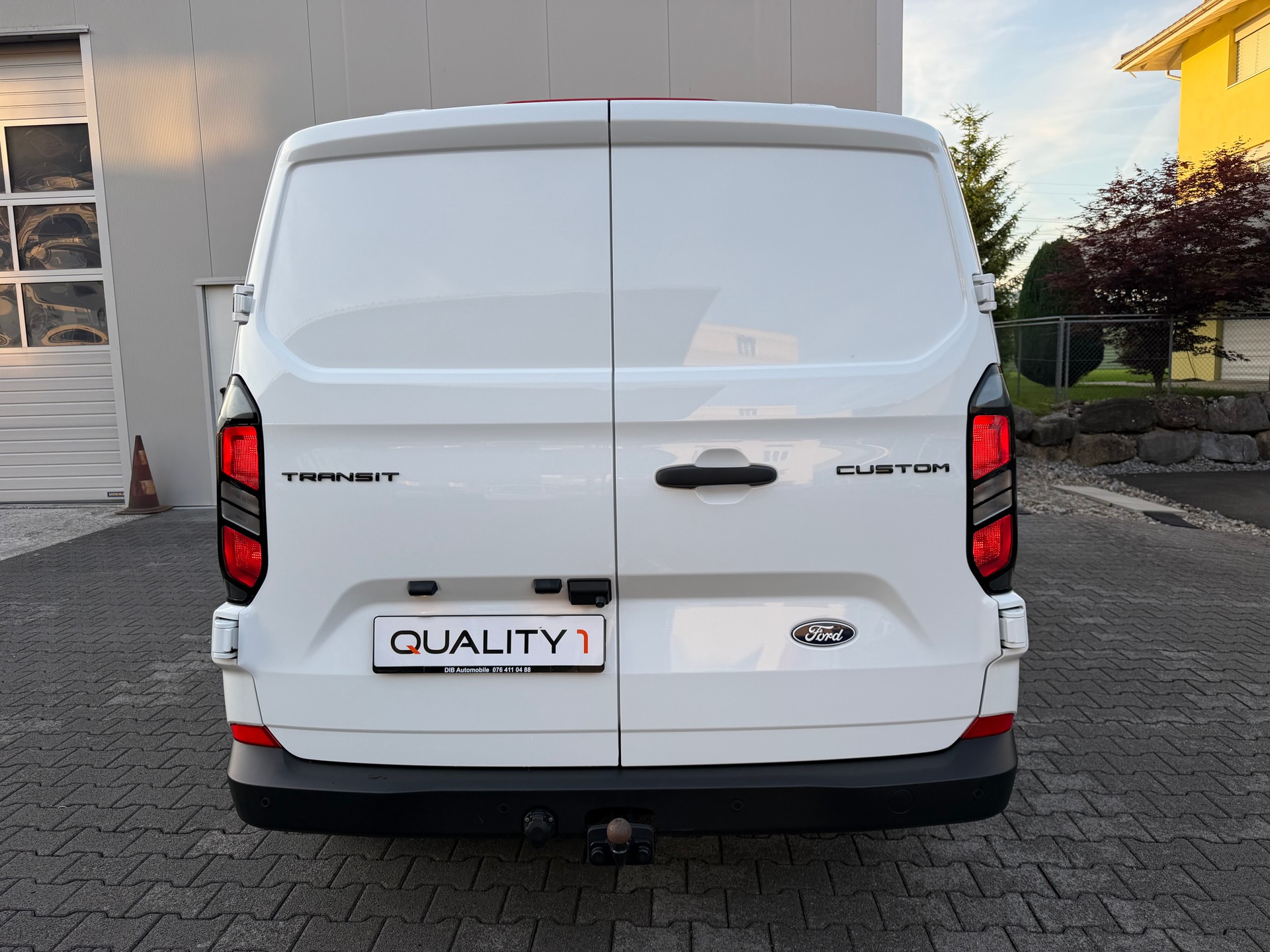 FORD Transit Custom Van 300 L1H1 Trend*FACELIFT MODELL*NUR 22000 KM*TOP ZUSTAND*TOP AUSSTATTUNG*NAVI*RÜCKFAHRKAMERA*3 SITZE*AHK*-showroom-element-3
