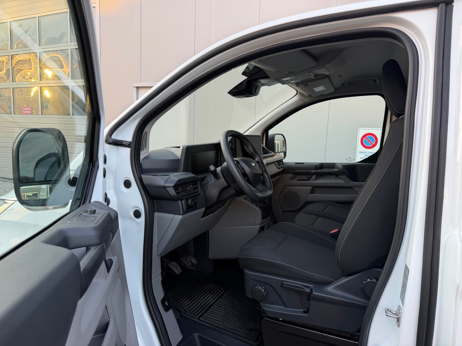 FORD Transit Custom Van 300 L1H1 Trend*FACELIFT MODELL*NUR 22000 KM*TOP ZUSTAND*TOP AUSSTATTUNG*NAVI*RÜCKFAHRKAMERA*3 SITZE*AHK*-image-11