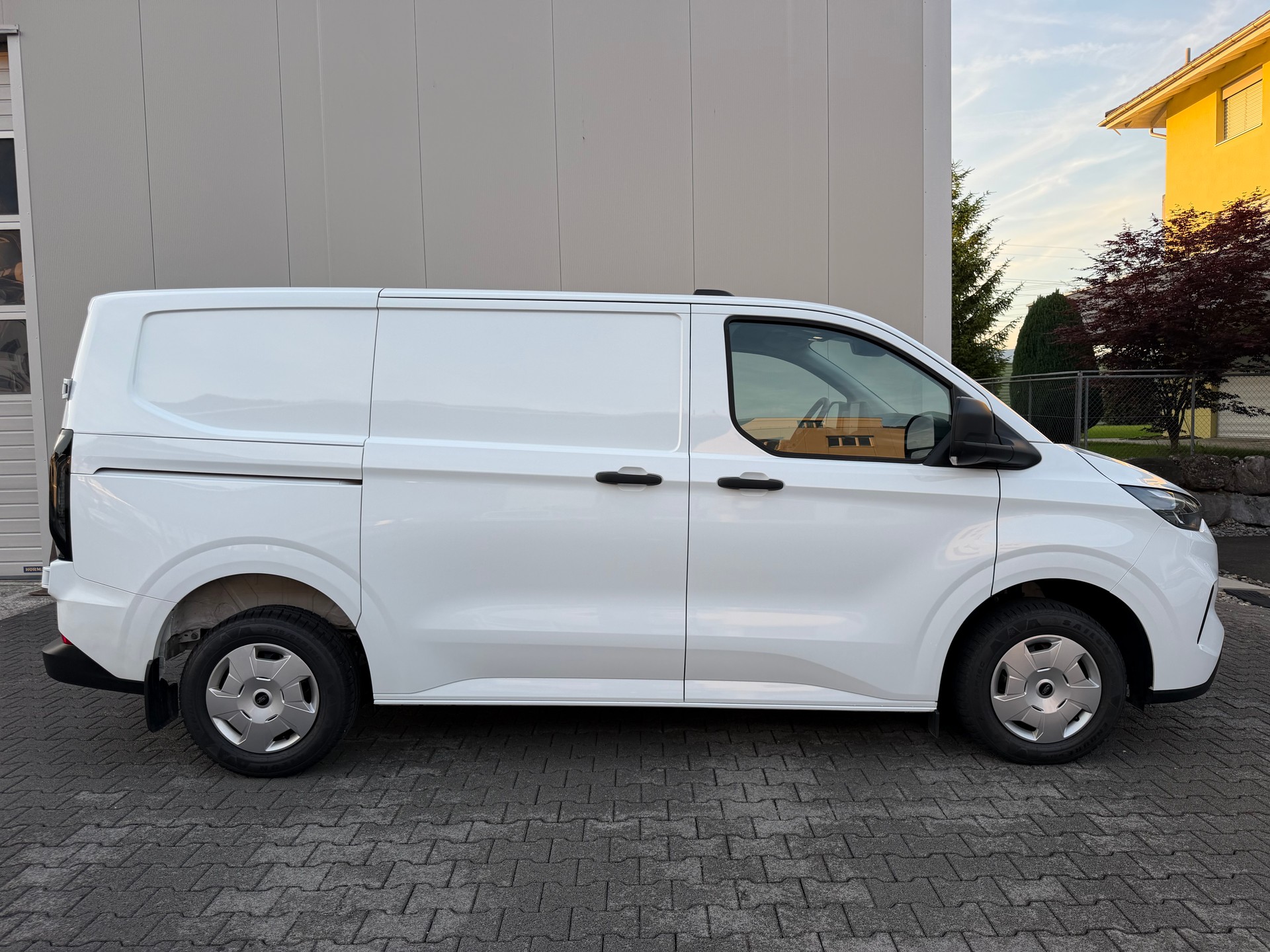 FORD Transit Custom Van 300 L1H1 Trend*FACELIFT MODELL*NUR 22000 KM*TOP ZUSTAND*TOP AUSSTATTUNG*NAVI*RÜCKFAHRKAMERA*3 SITZE*AHK*-image-28