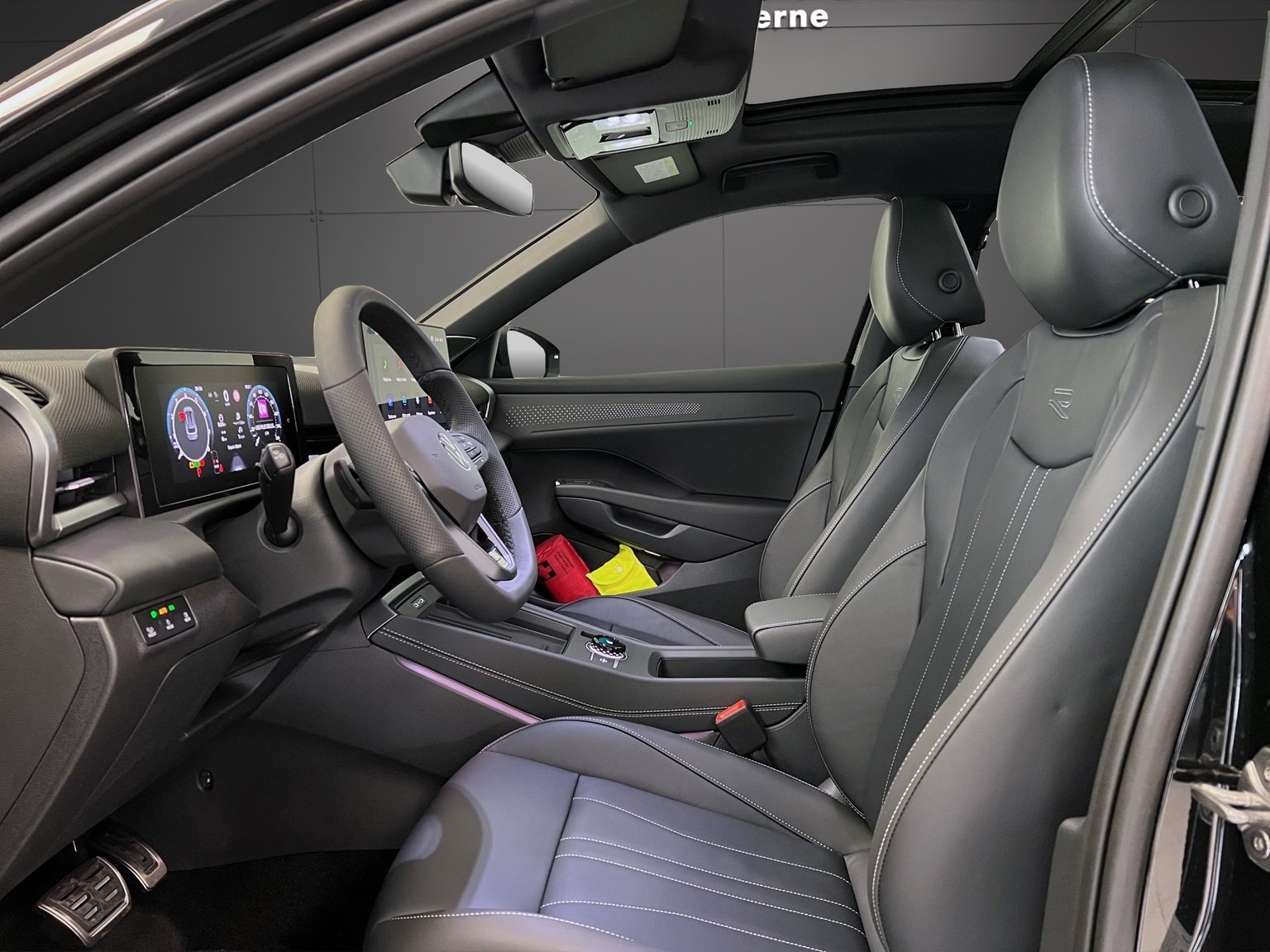 VW T-Roc 1.5 eTSI mHEV R-Line DSG-image-5