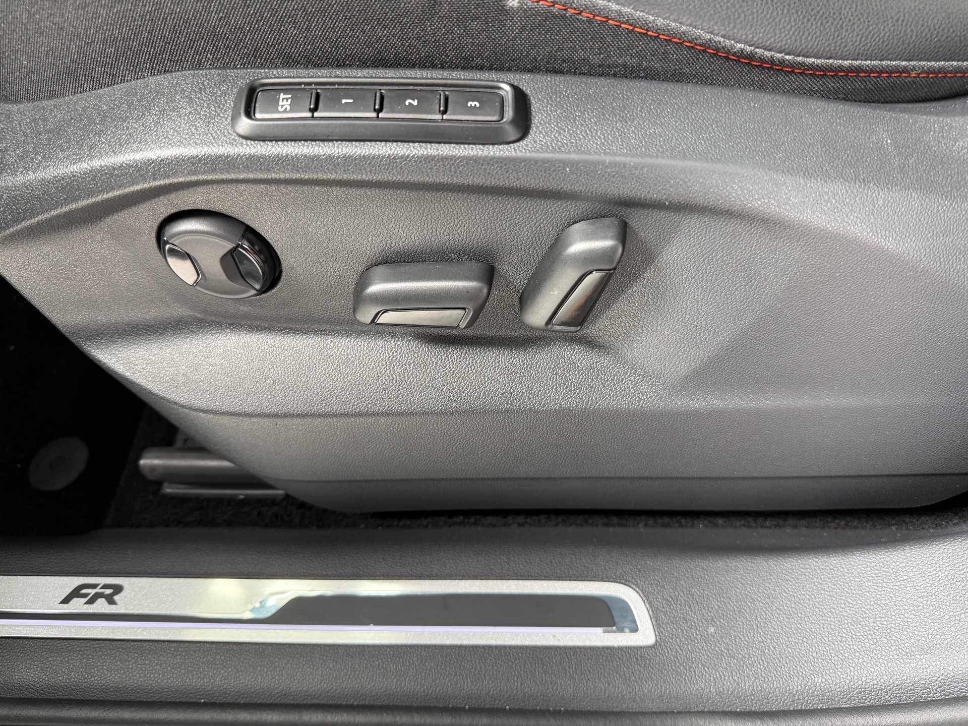 SEAT Tarraco 2.0 TSI FR 4D-image-10