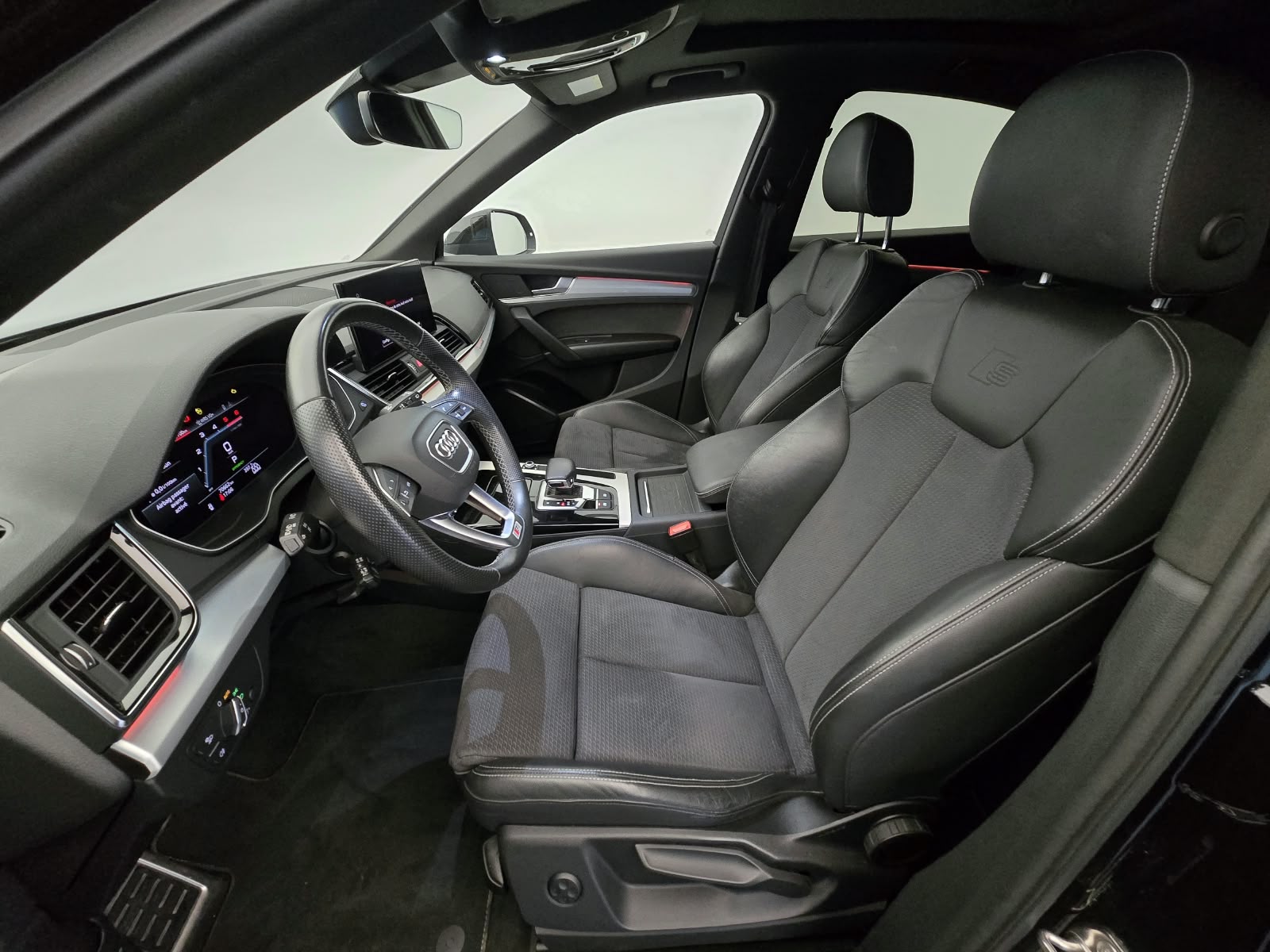 AUDI Q5 Sportback 40 TDI Blackedition quattro S-tronic-image-11