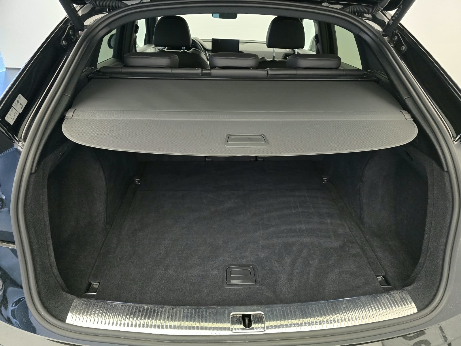 AUDI Q5 Sportback 40 TDI Blackedition quattro S-tronic-image-15