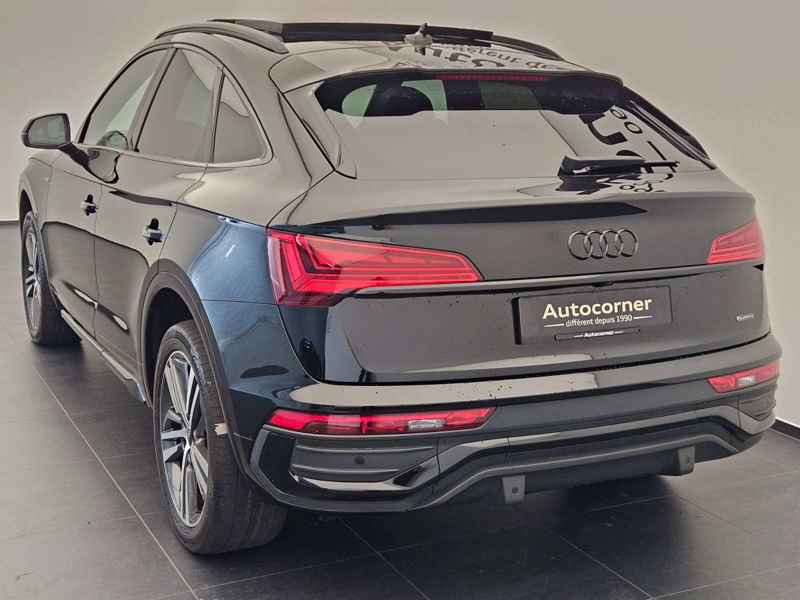 AUDI Q5 Sportback 40 TDI Blackedition quattro S-tronic-image-8