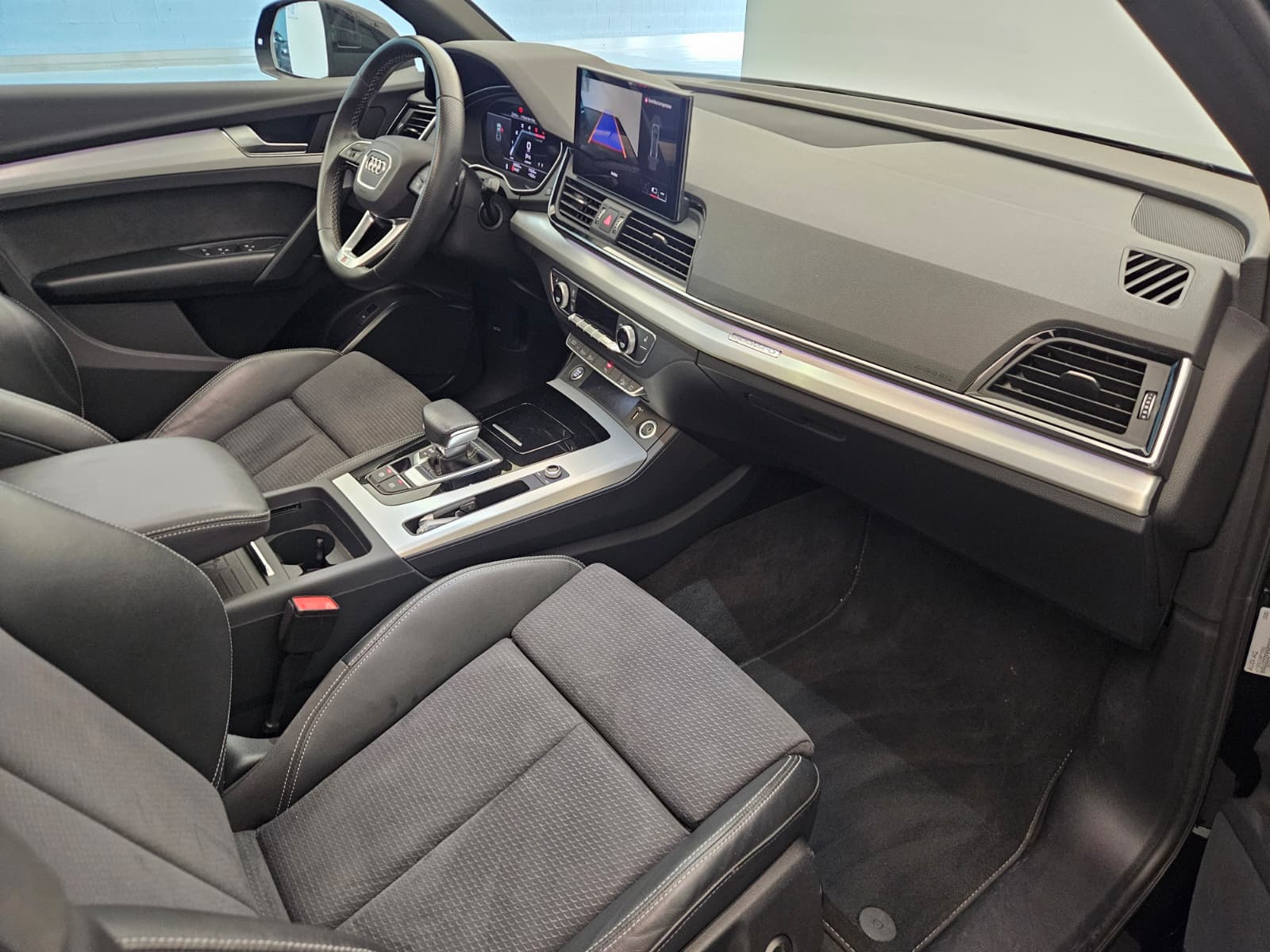 AUDI Q5 Sportback 40 TDI Blackedition quattro S-tronic-image-11