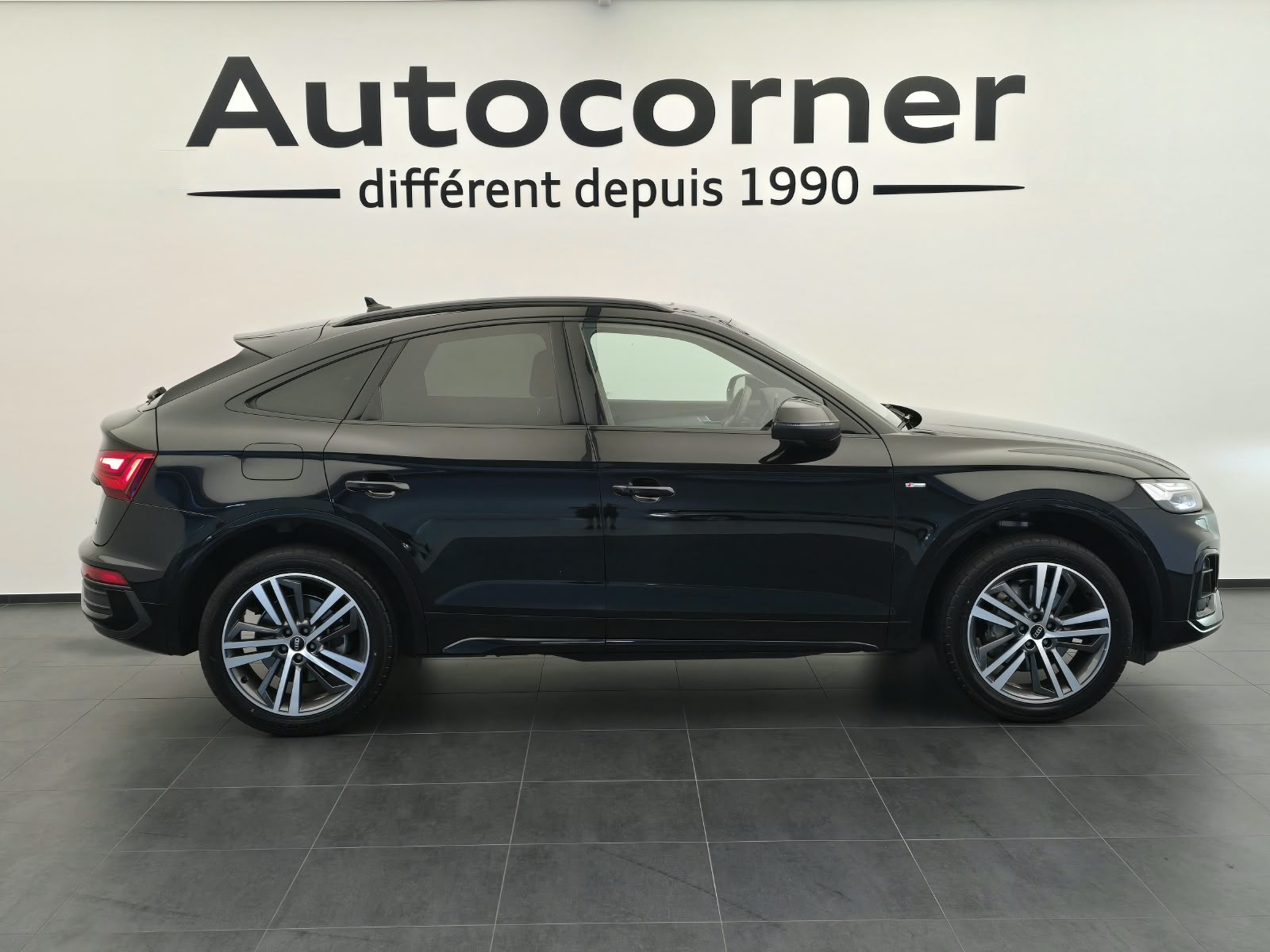 AUDI Q5 Sportback 40 TDI Blackedition quattro S-tronic-image-5