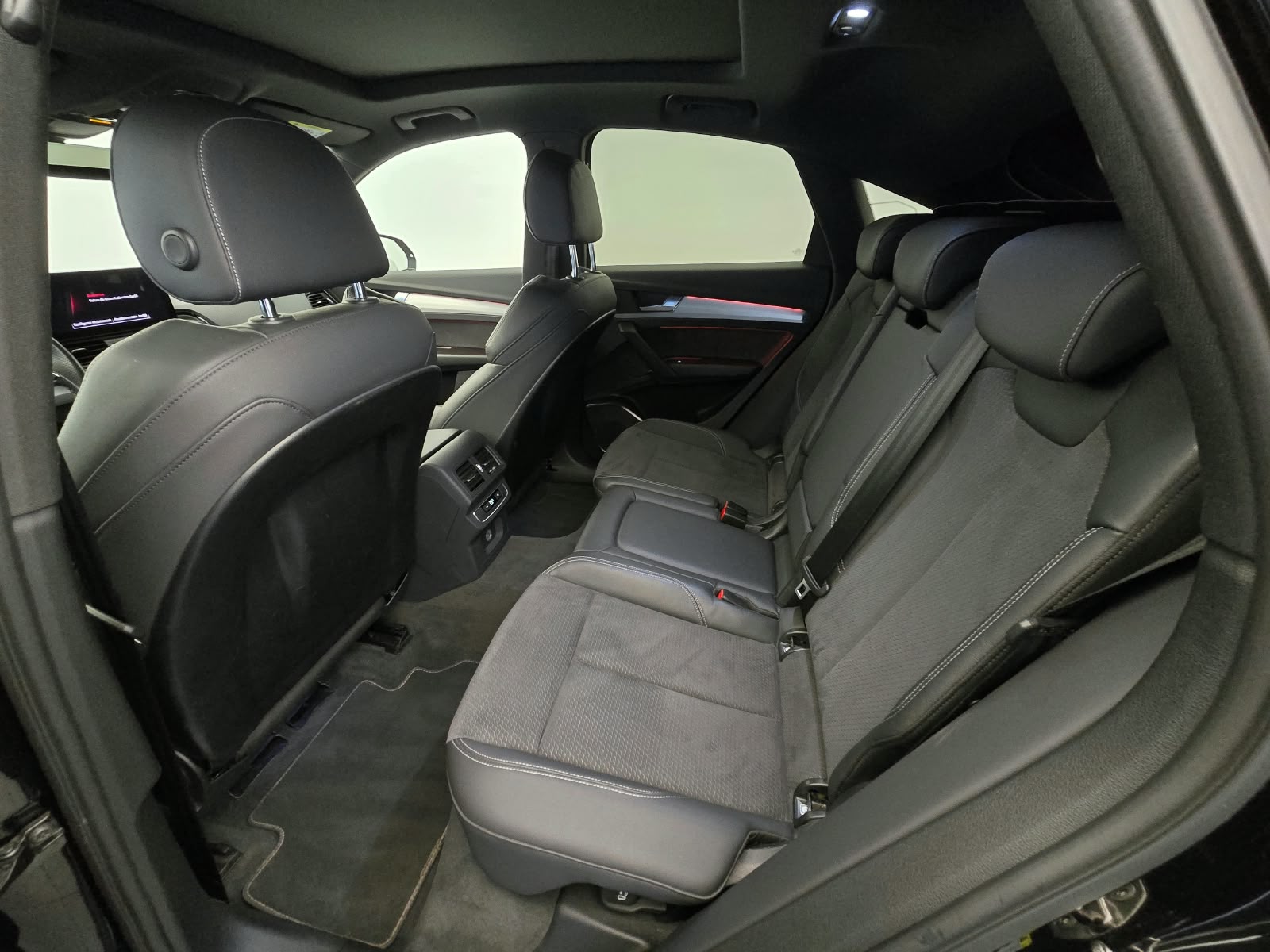 AUDI Q5 Sportback 40 TDI Blackedition quattro S-tronic-image-13