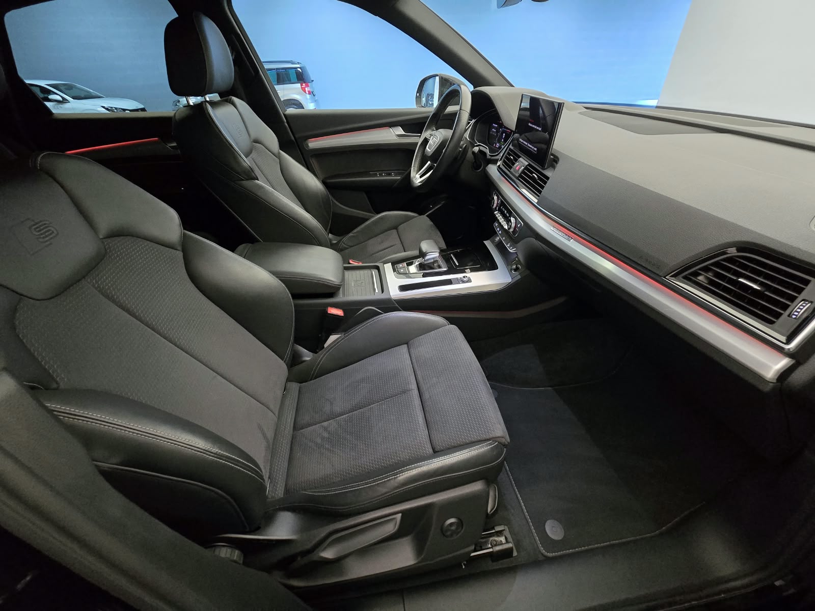 AUDI Q5 Sportback 40 TDI Blackedition quattro S-tronic-image-12