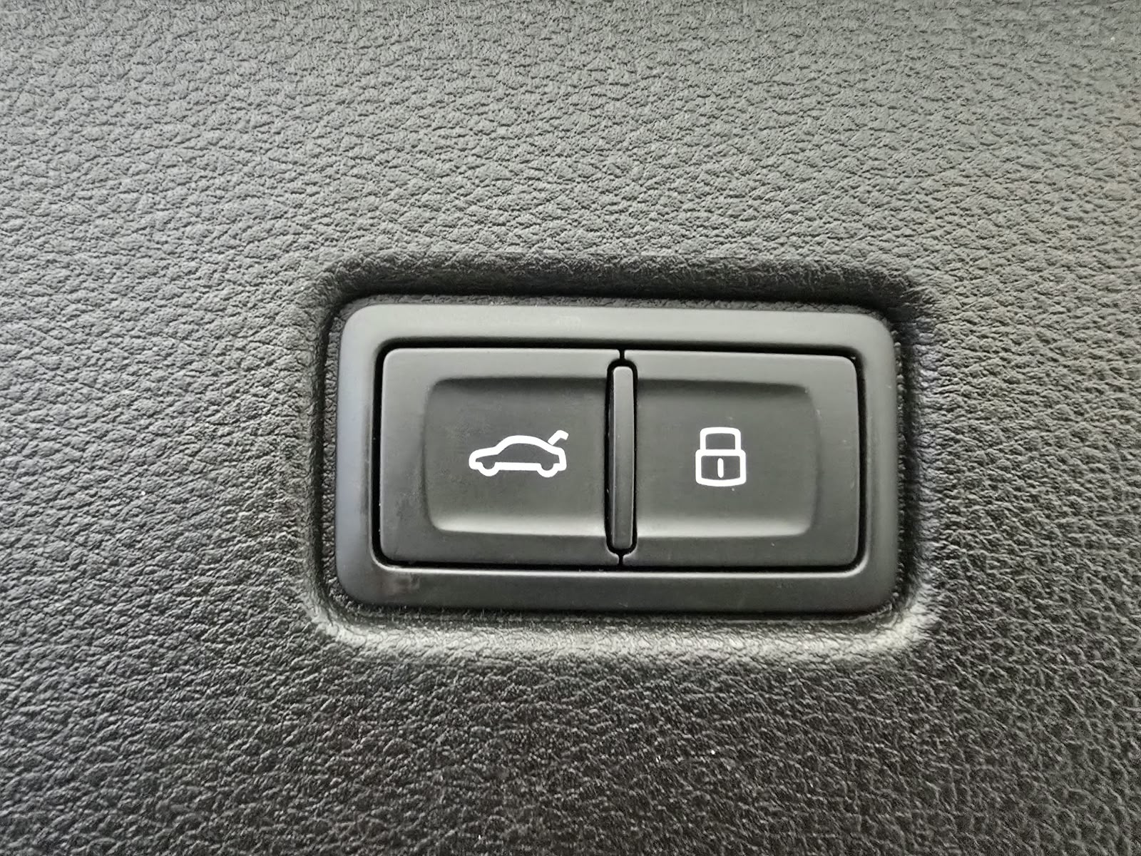 AUDI Q5 Sportback 40 TDI Blackedition quattro S-tronic-image-16