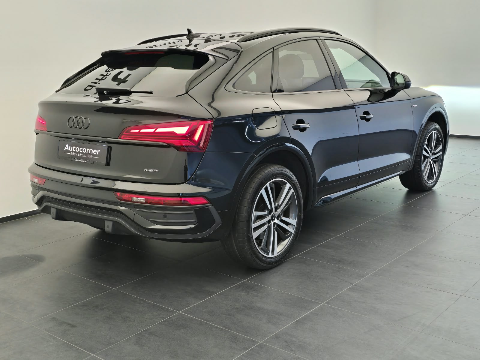 AUDI Q5 Sportback 40 TDI Blackedition quattro S-tronic-image-6