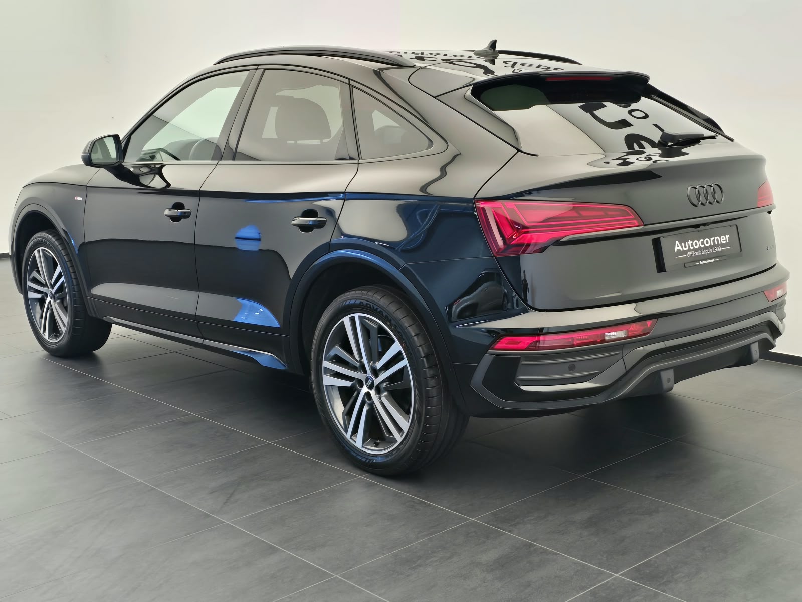 AUDI Q5 Sportback 40 TDI Blackedition quattro S-tronic-image-8