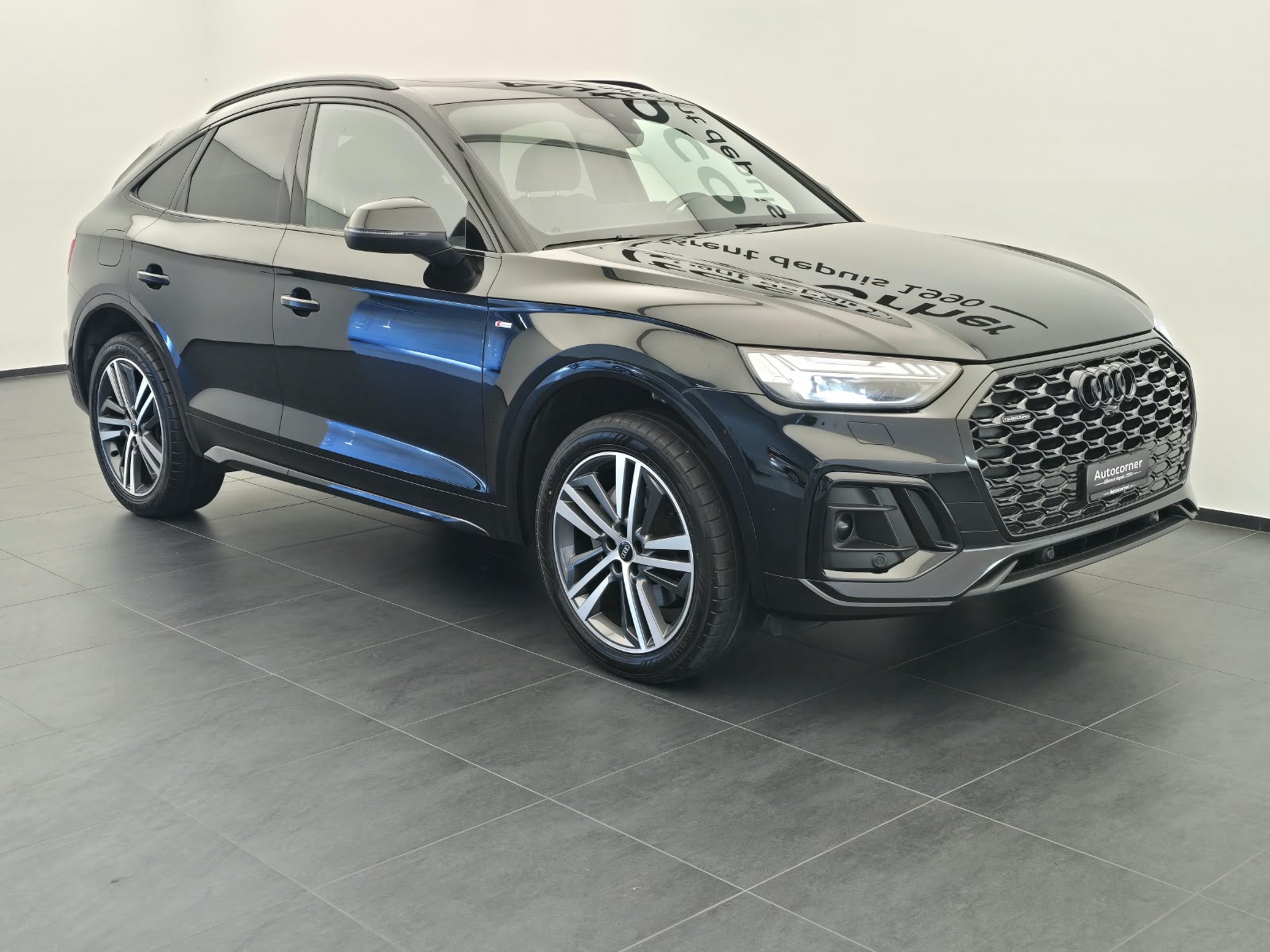 AUDI Q5 Sportback 40 TDI Blackedition quattro S-tronic-image-4