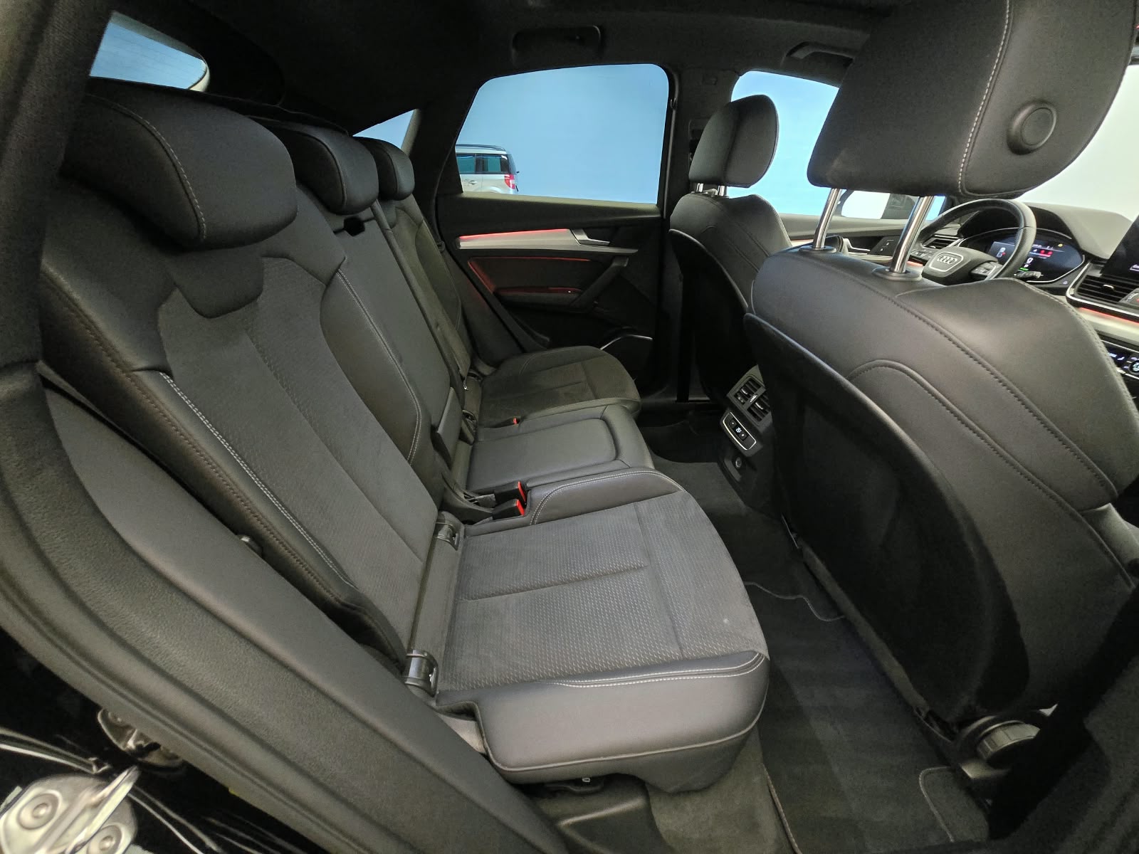 AUDI Q5 Sportback 40 TDI Blackedition quattro S-tronic-image-14