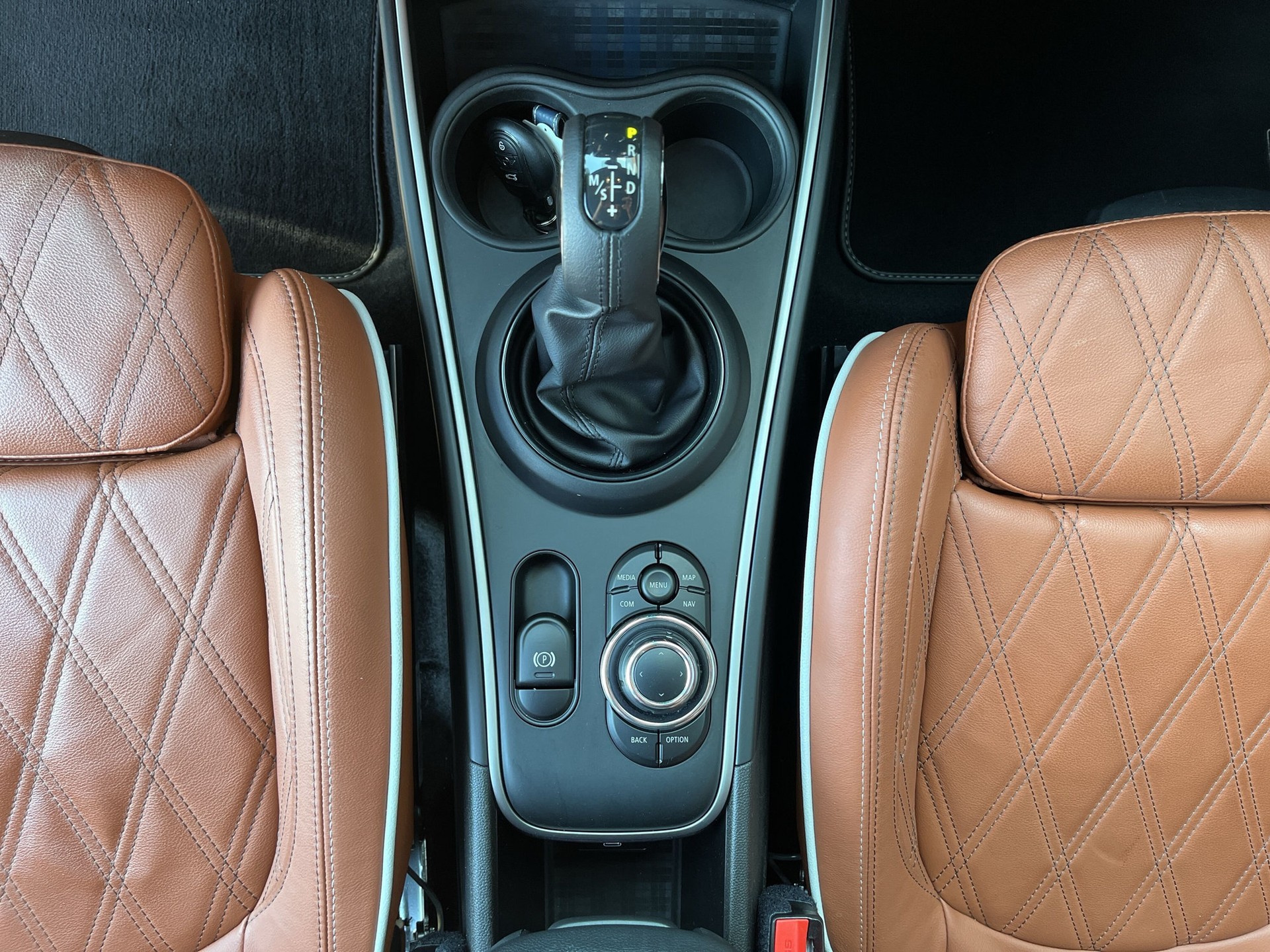 MINI Countryman Cooper SE ALL4 PHEV Steptronic-image-12