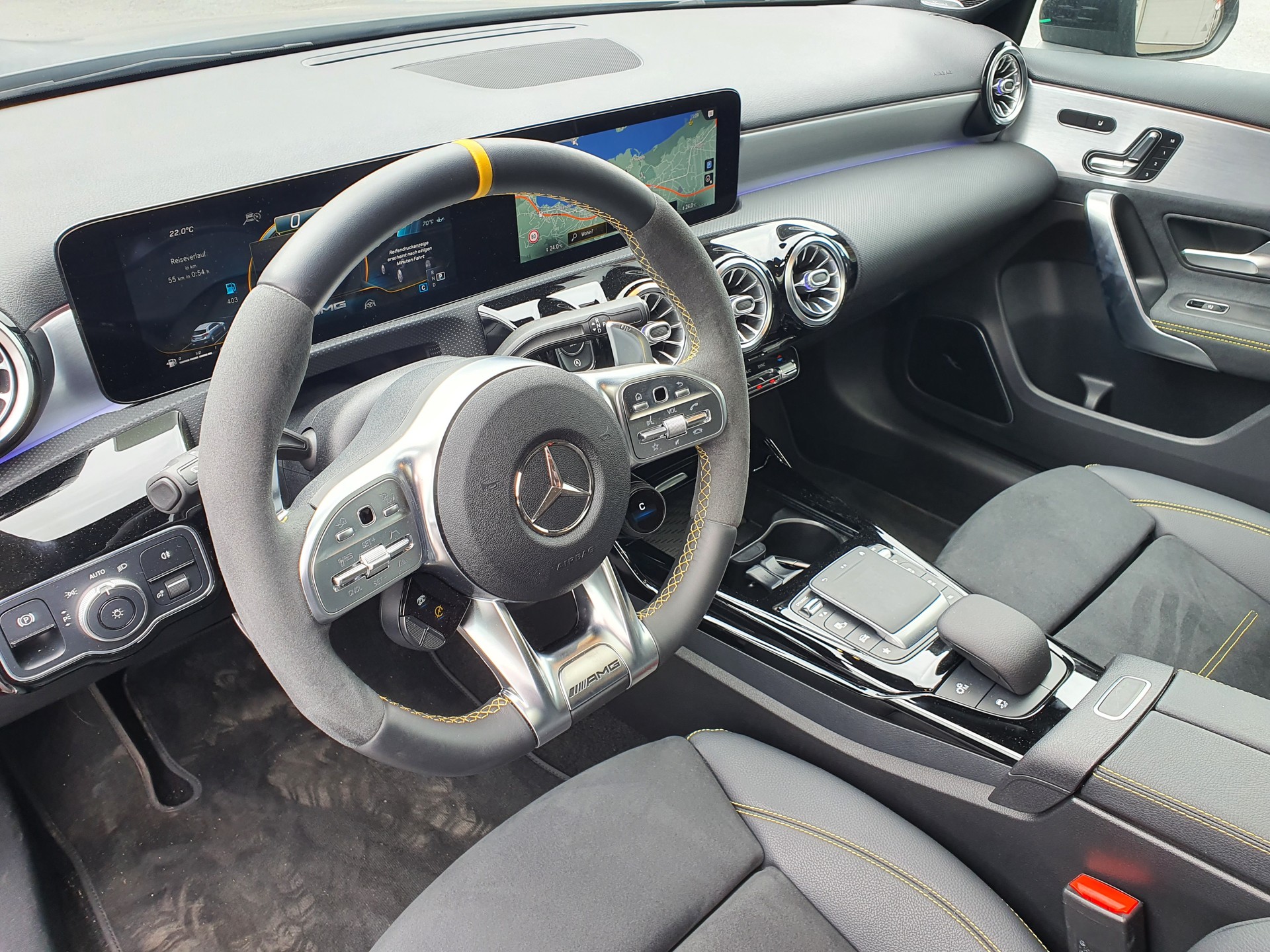 MERCEDES-BENZ A 45 S AMG 4Matic+ Speedshift-image-4