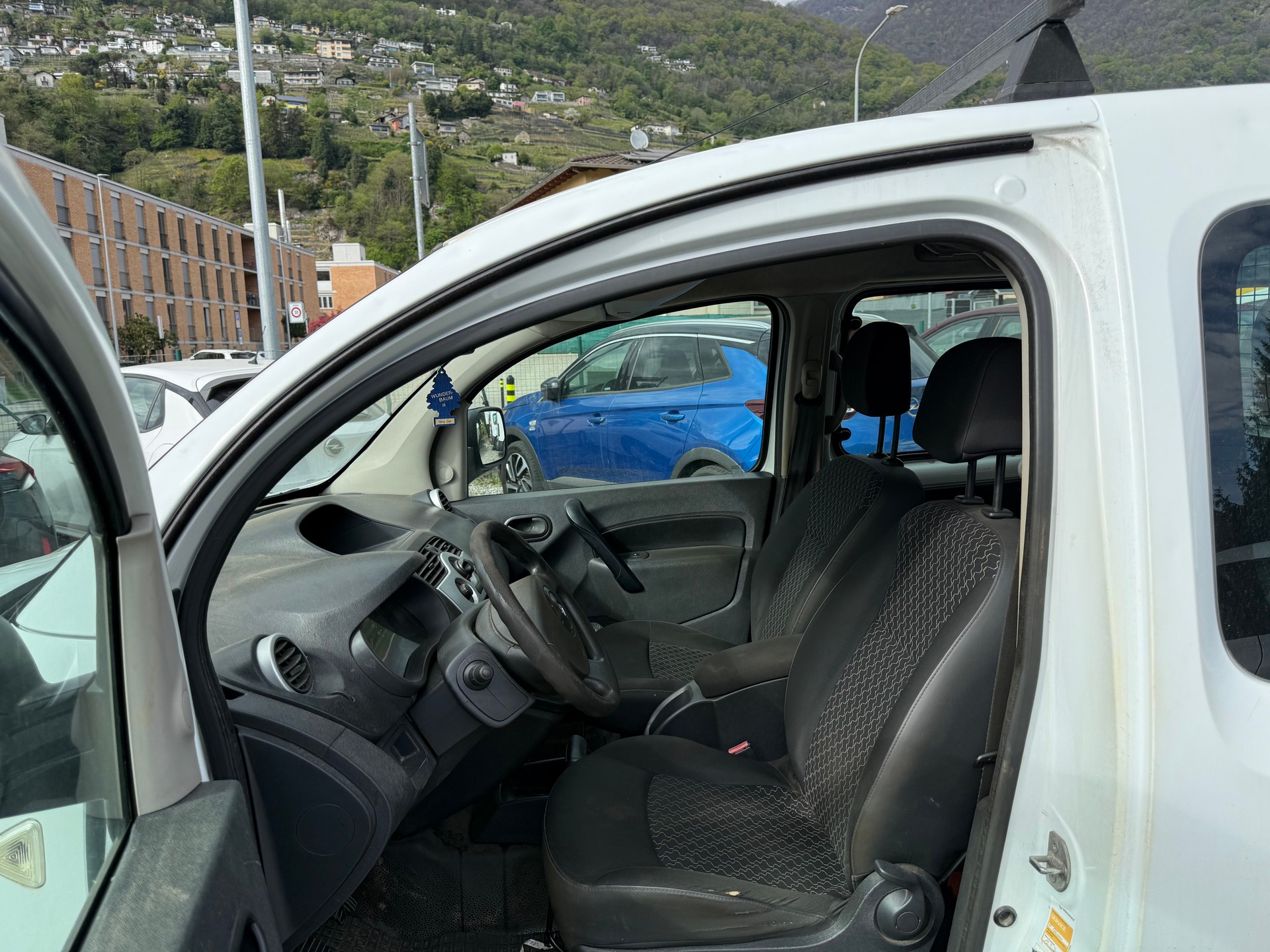 RENAULT Kangoo Maxi dCi 90 5 Plätze / 5 places-image-8