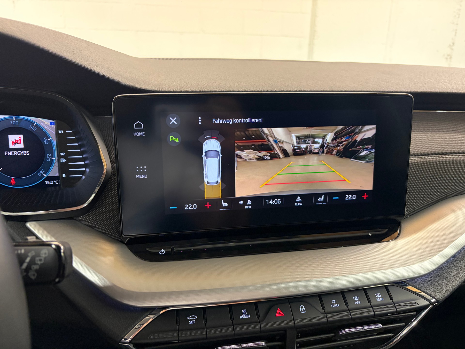SKODA Octavia Combi 2.0 TDI DSG Style-image-10
