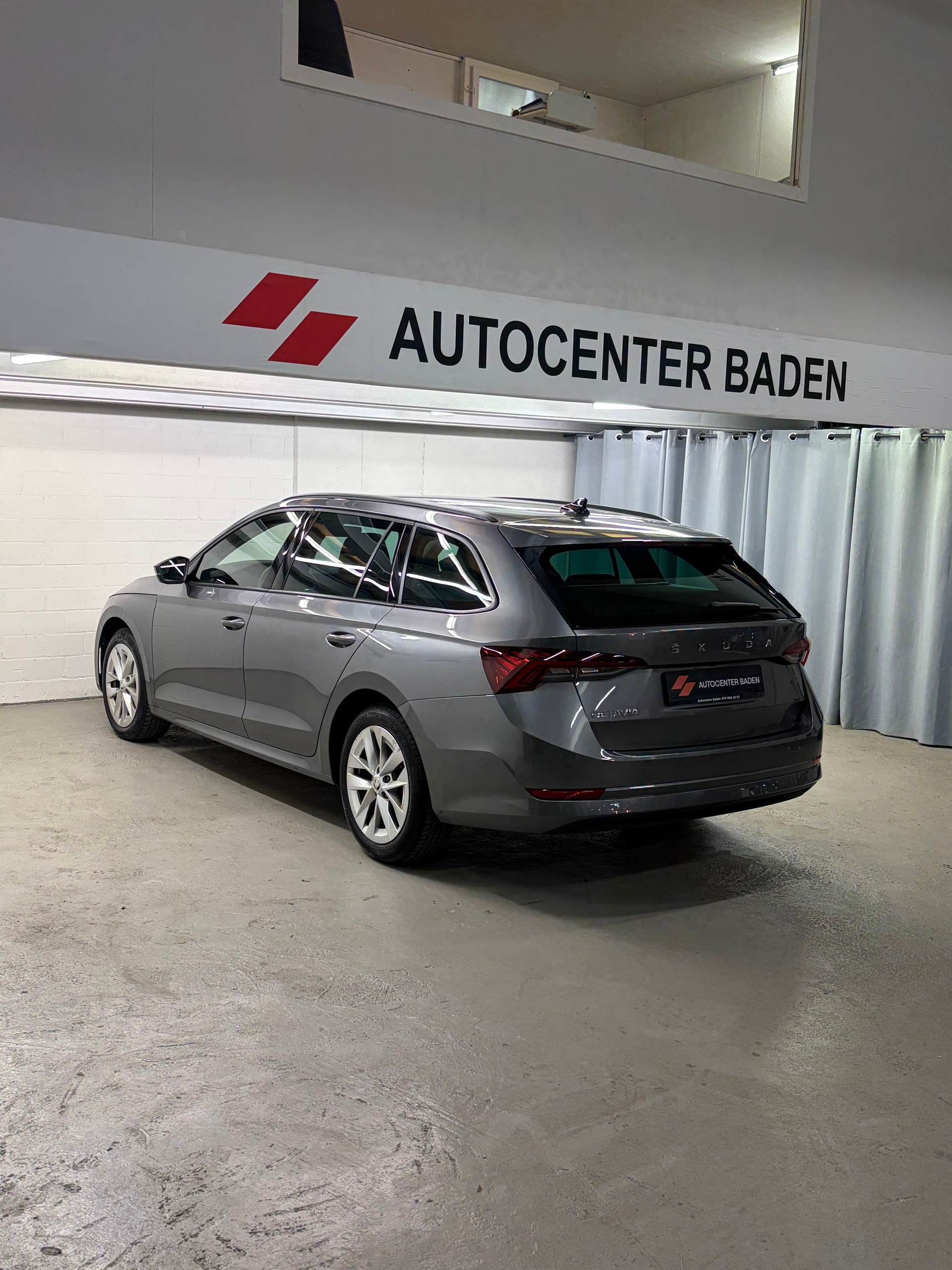 SKODA Octavia Combi 2.0 TDI DSG Style-image-5