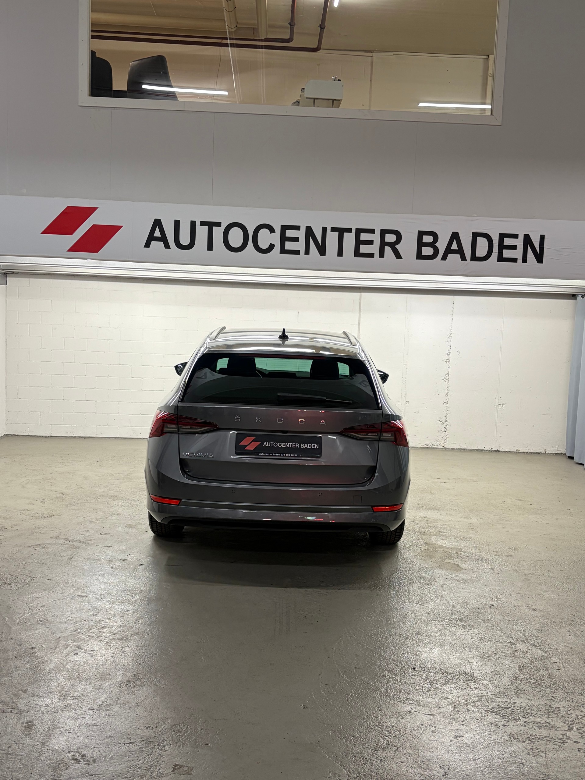 SKODA Octavia Combi 2.0 TDI DSG Style-image-4