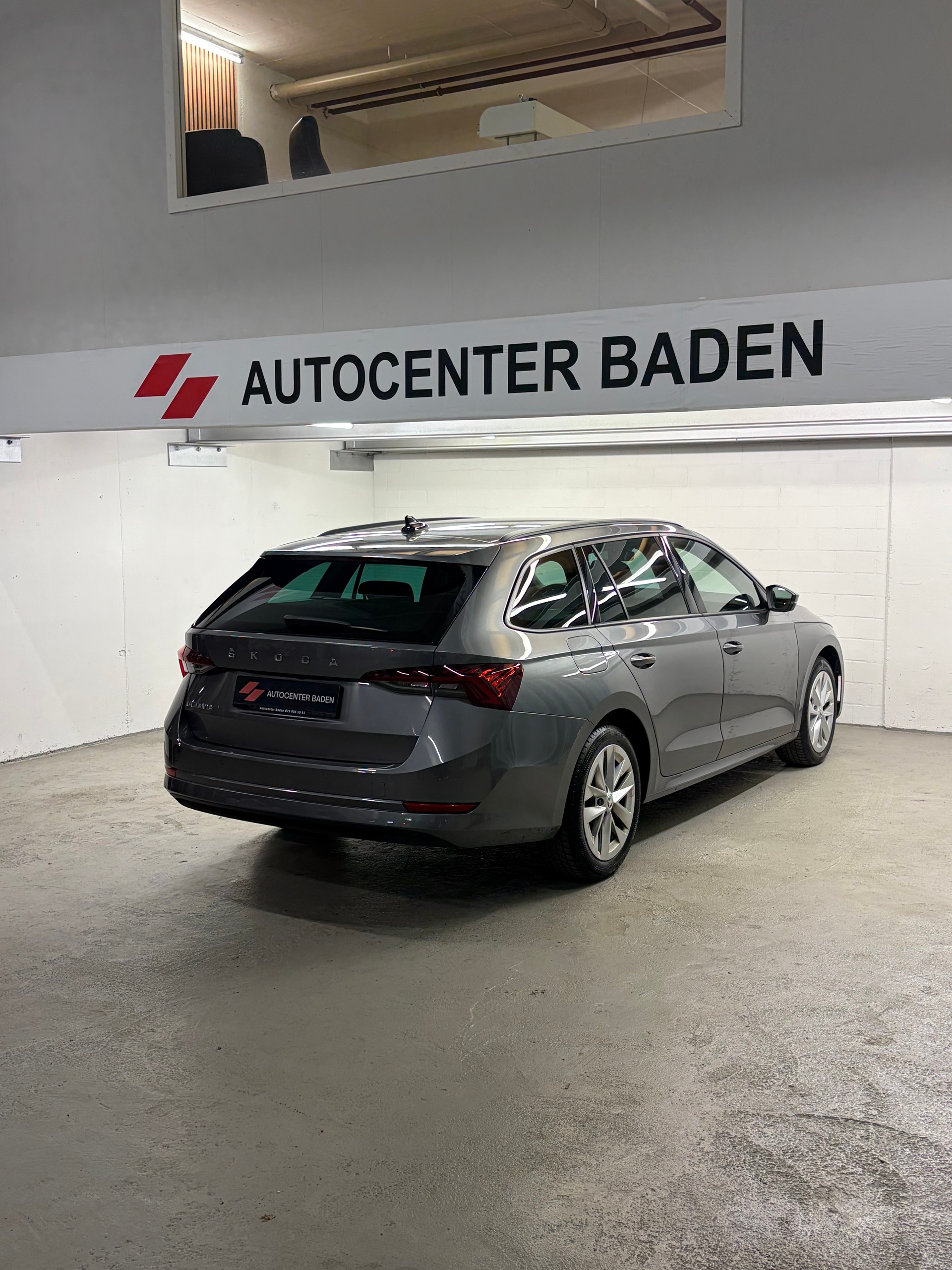 SKODA Octavia Combi 2.0 TDI DSG Style-showroom-element-3