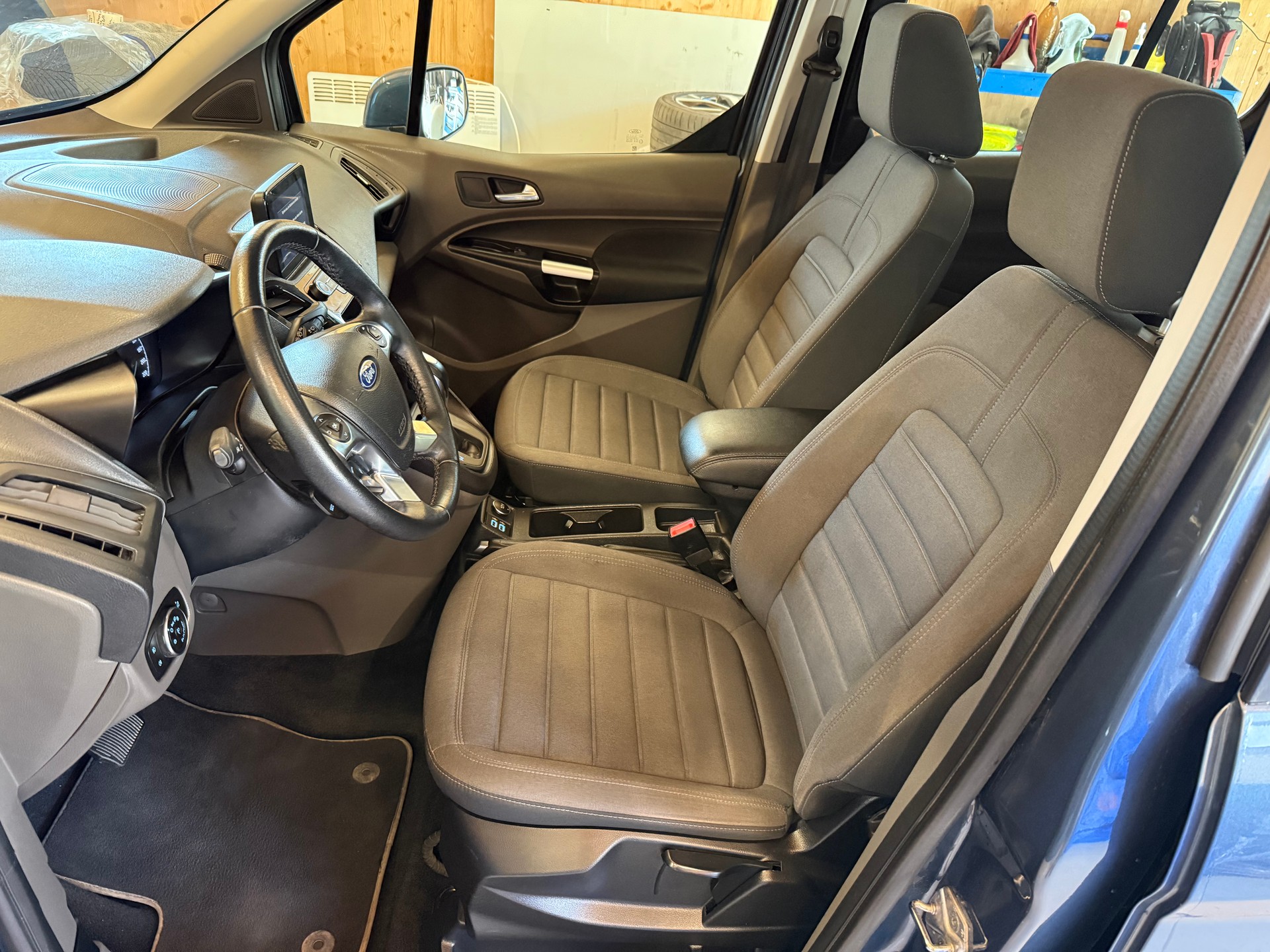 FORD Grand Tourneo Connect 1.5 EcoBlue Titanium Automat-image-6