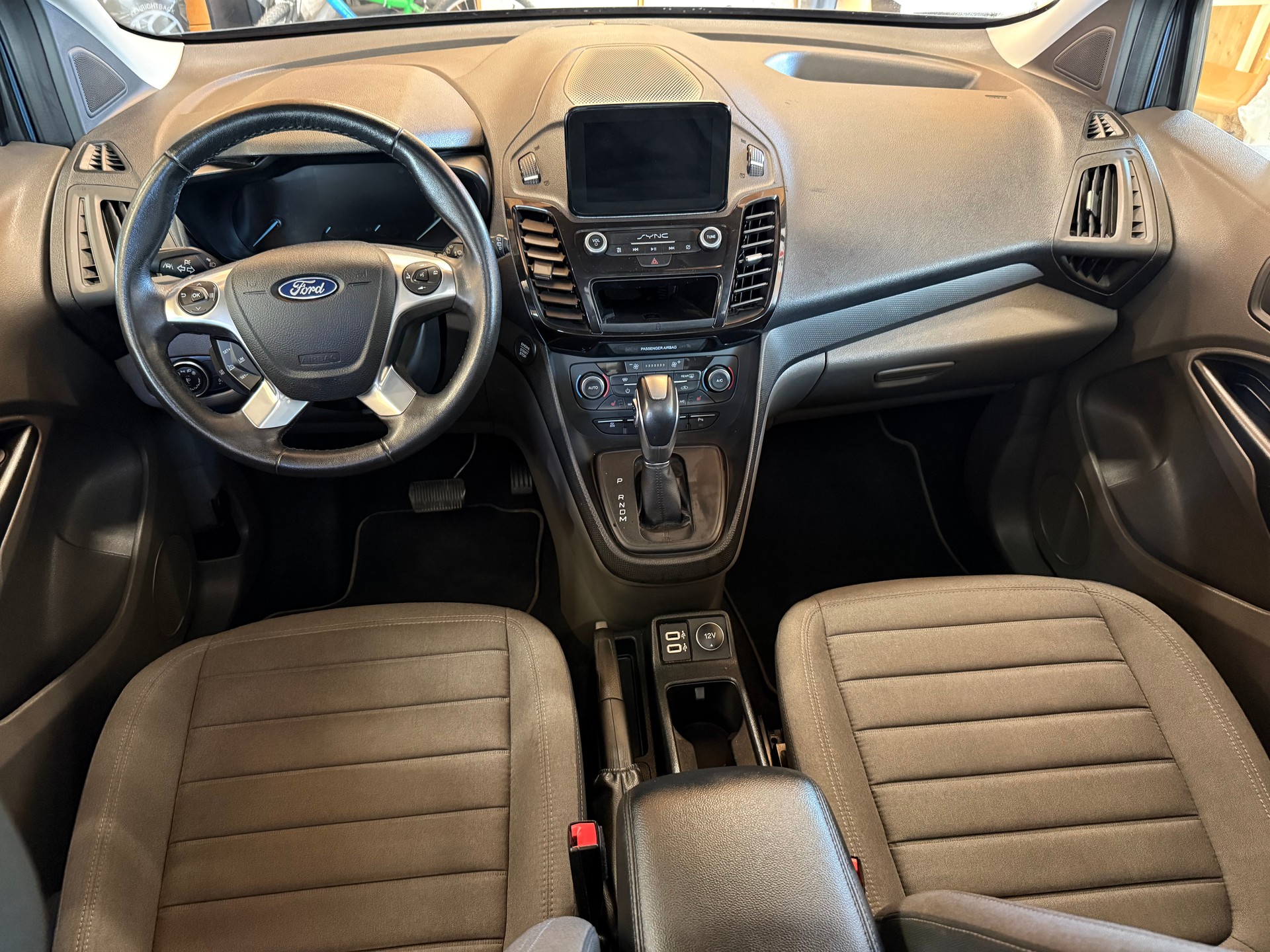 FORD Grand Tourneo Connect 1.5 EcoBlue Titanium Automat-image-9