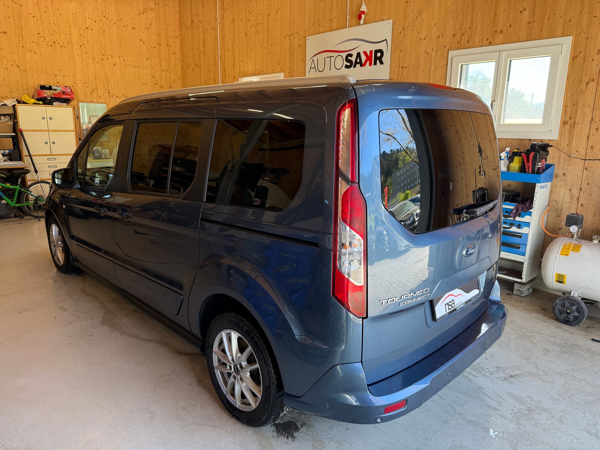 FORD Grand Tourneo Connect 1.5 EcoBlue Titanium Automat-image-5