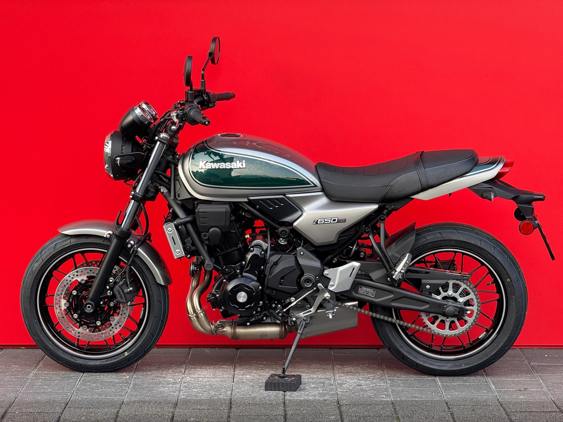 KAWASAKI Z 650 RS-showroom-element-2