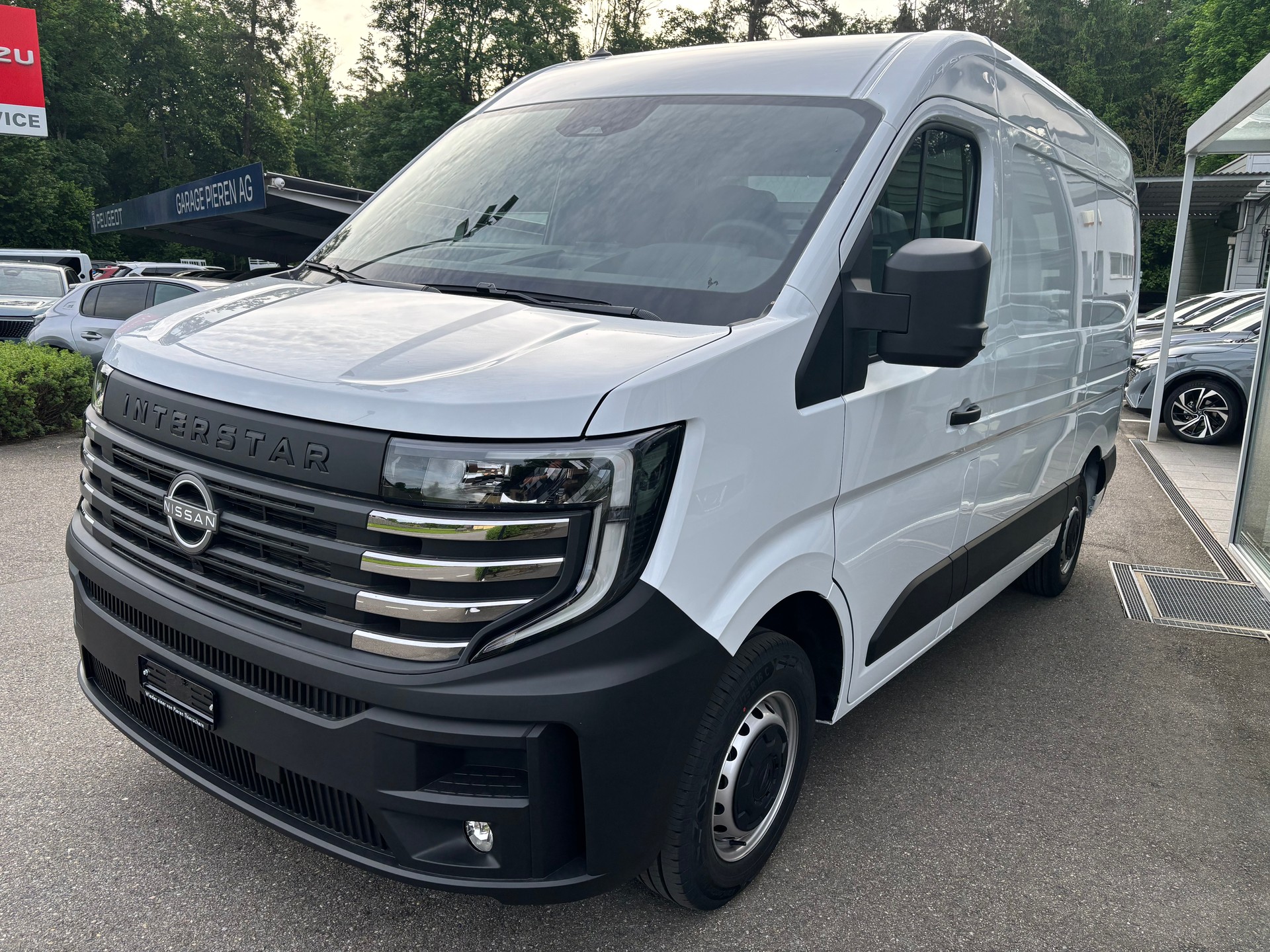 NISSAN Interstar 130 3.5L2H2 Acenta-image-1