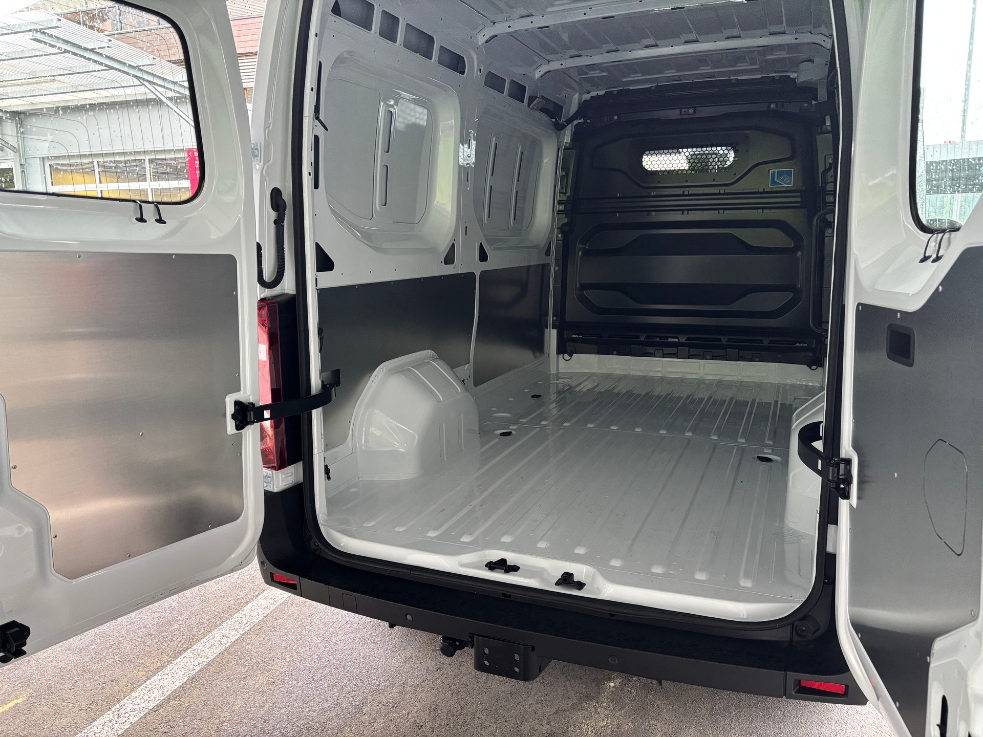 NISSAN Interstar 130 3.5L2H2 Acenta-image-4