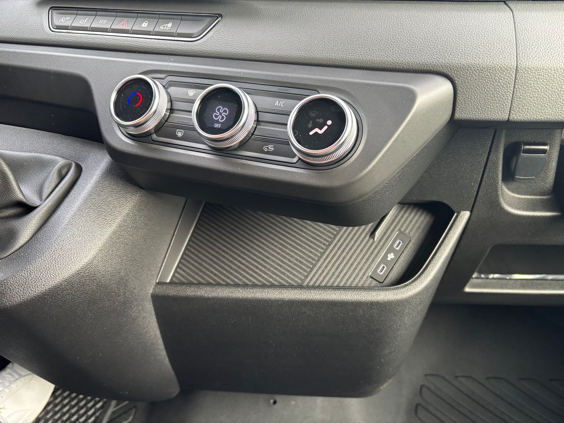 NISSAN Interstar 130 3.5L2H2 Acenta-image-13