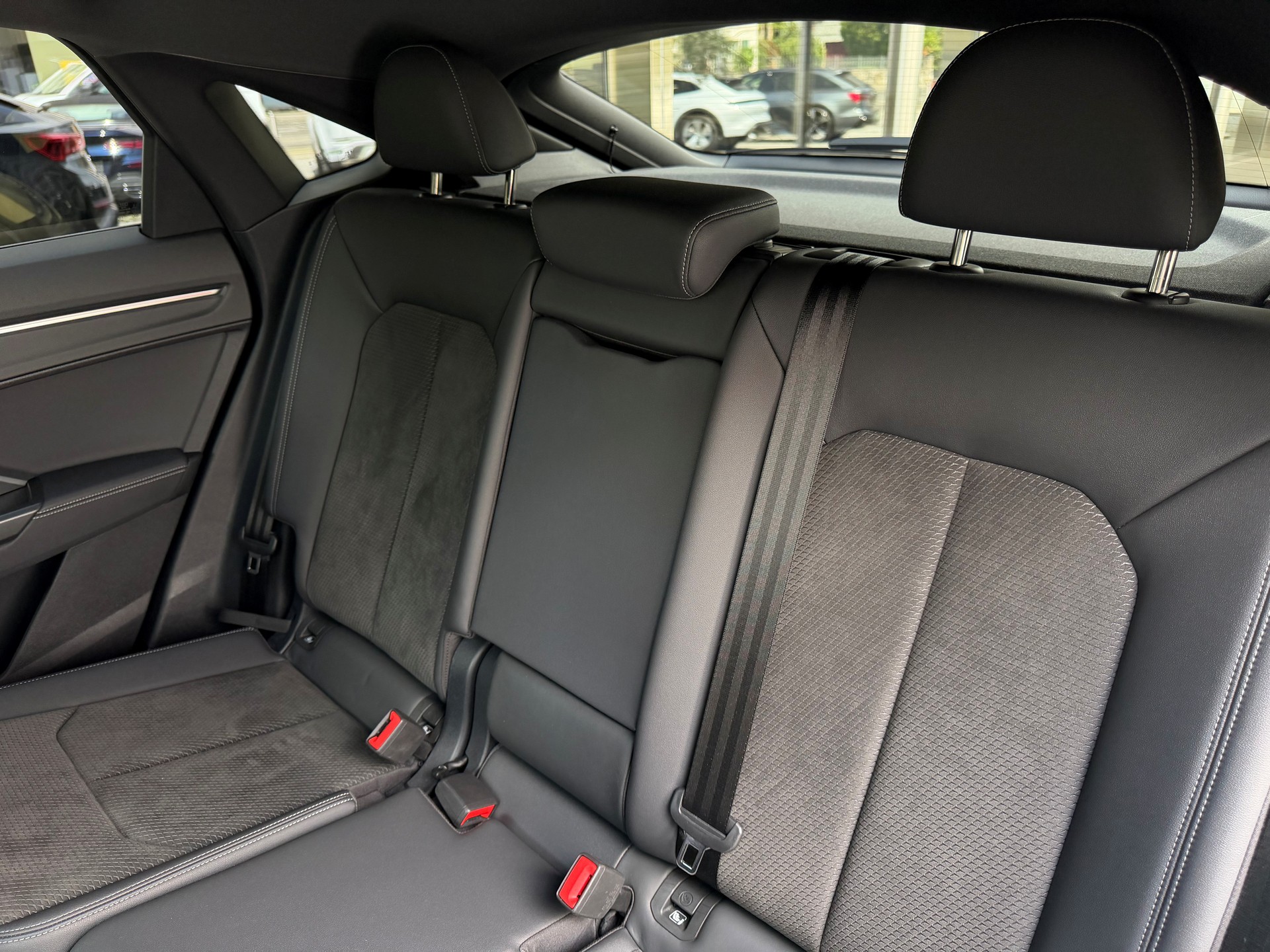 AUDI Q3 SB 45 TFSI e S li S-tr-image-12