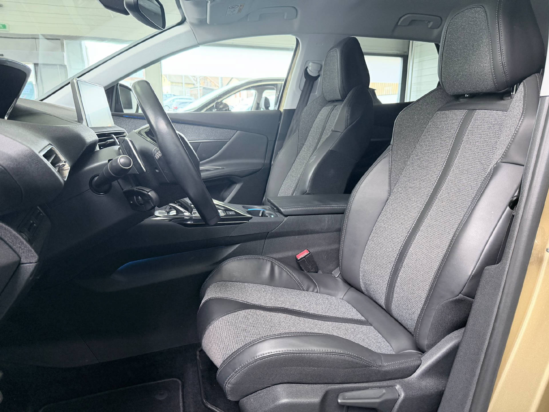 PEUGEOT 3008 1.6 THP Allure-image-7