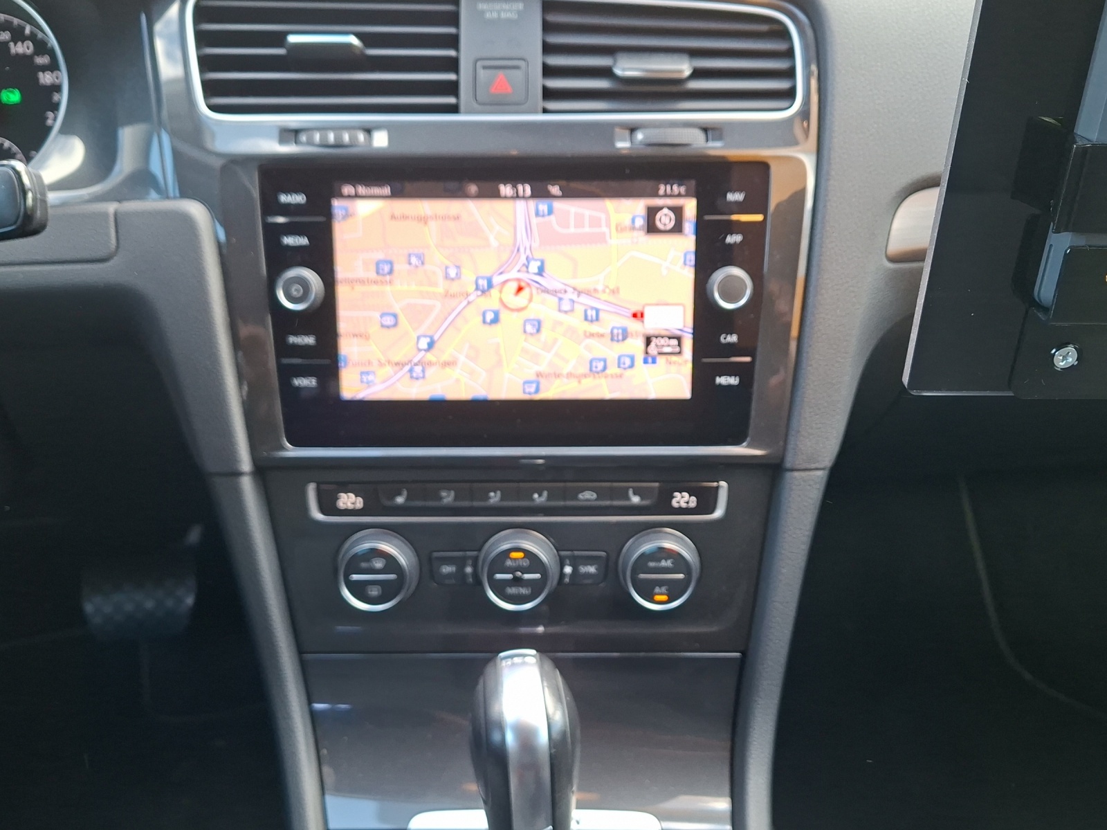 VW Golf 2.0 TDI Comfortline 4Motion DSG-image-10