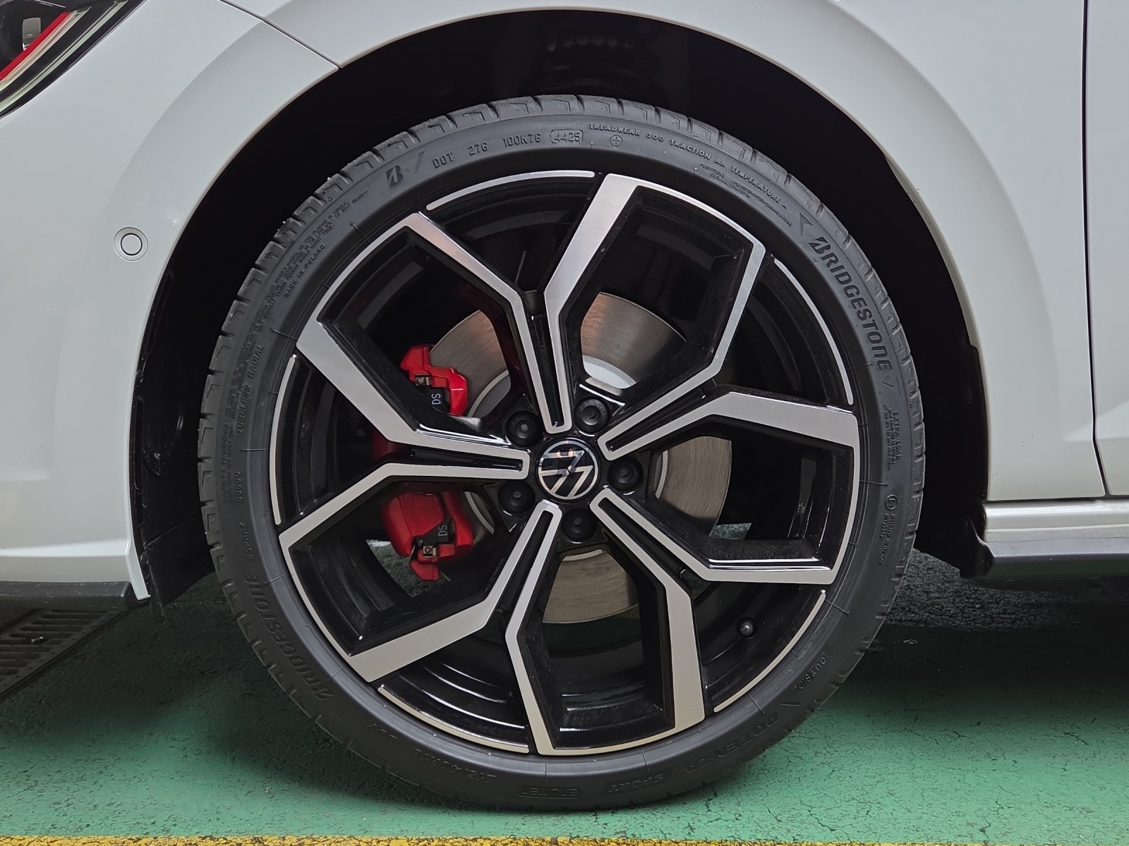VW Polo 2.0 TSI GTI DSG-image-9