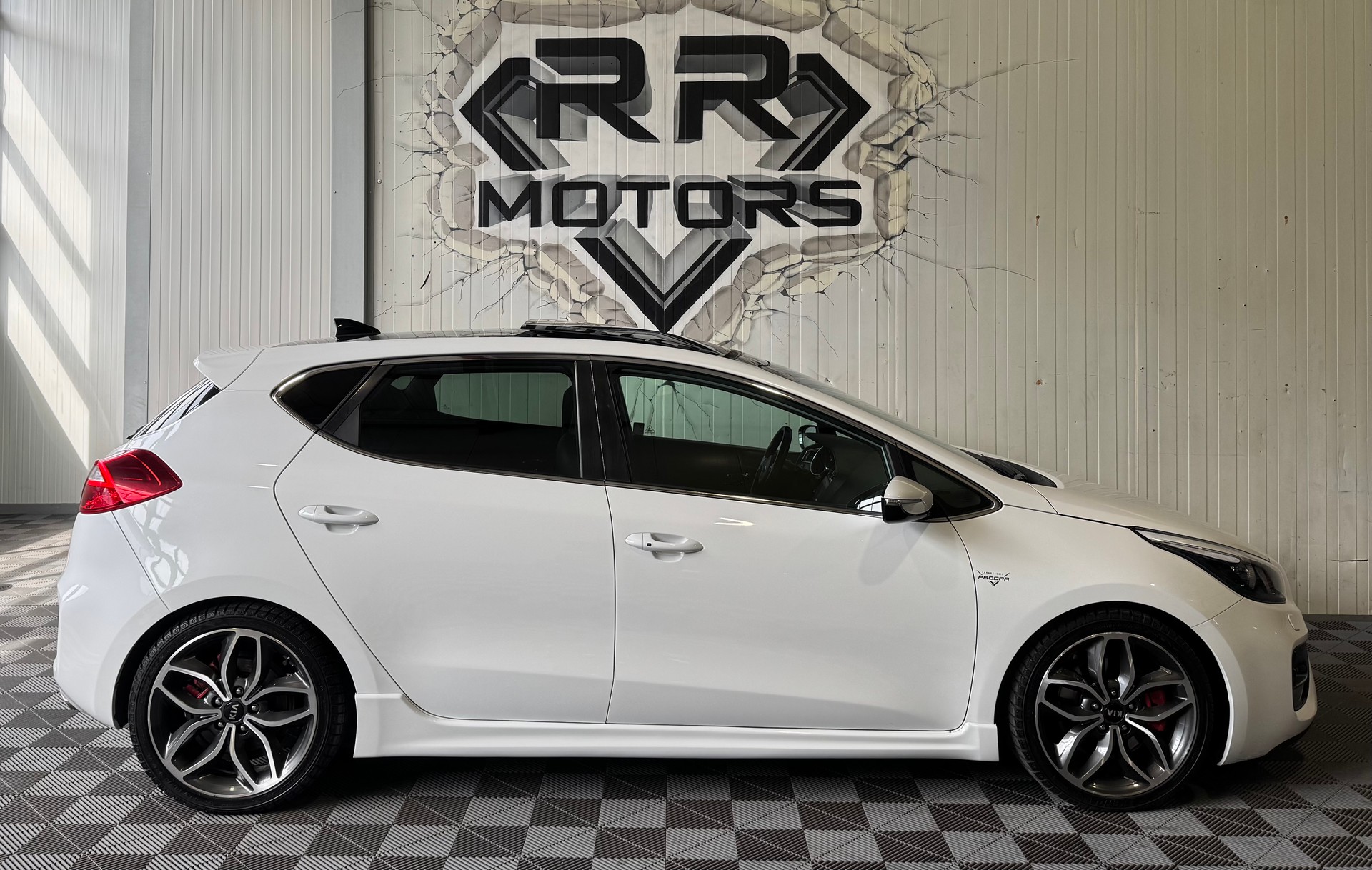KIA Cee'd 1.6 GDi GT-image-4