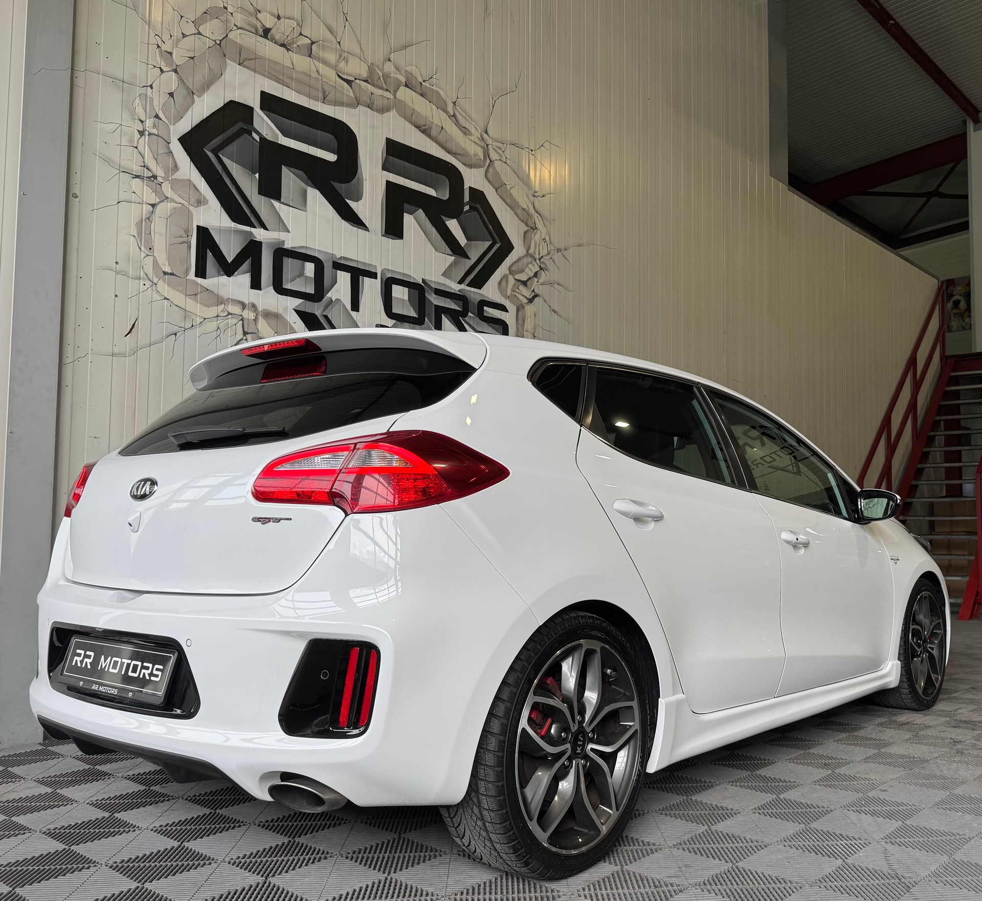 KIA Cee'd 1.6 GDi GT-image-5