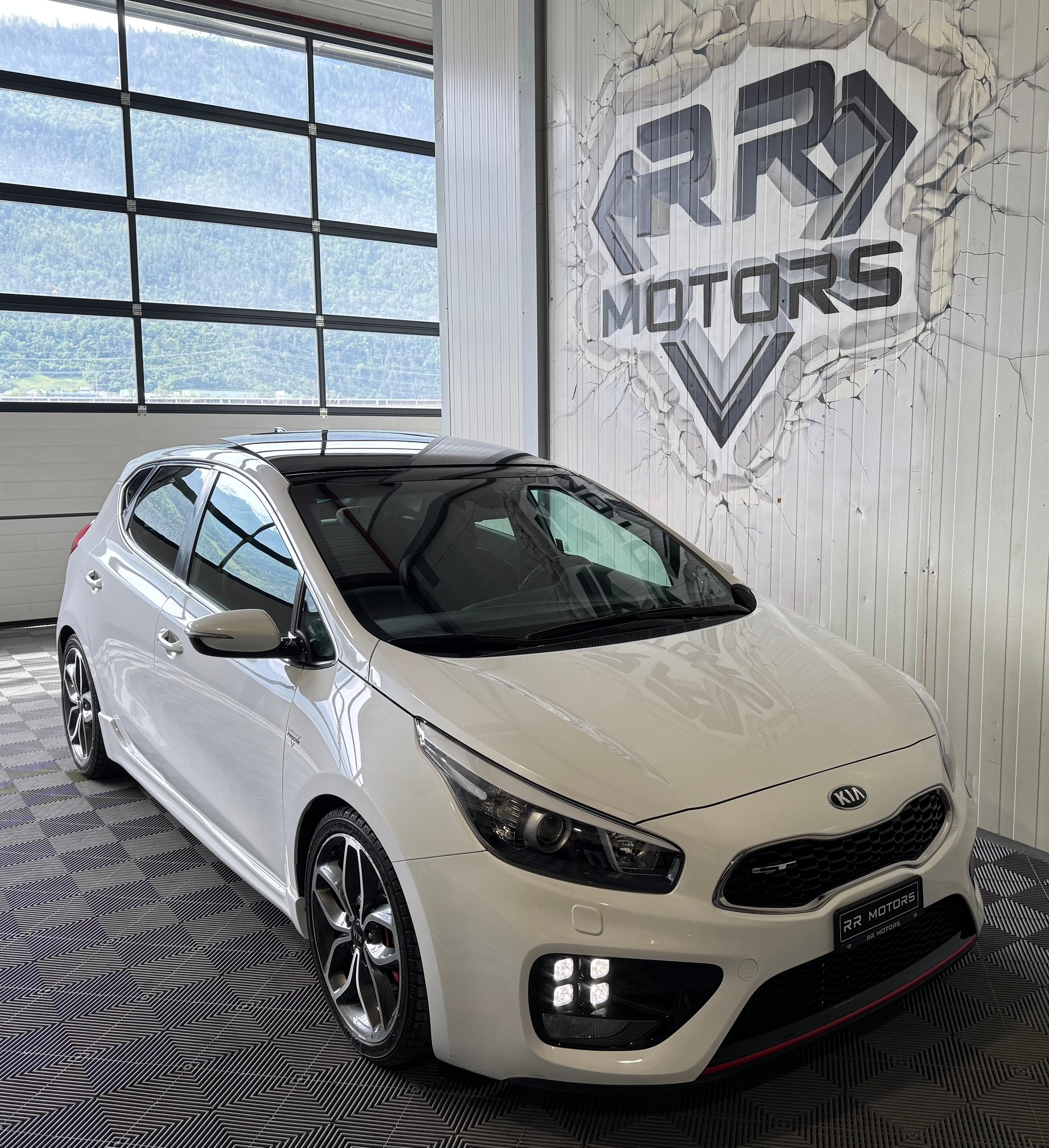 KIA Cee'd 1.6 GDi GT-image-3