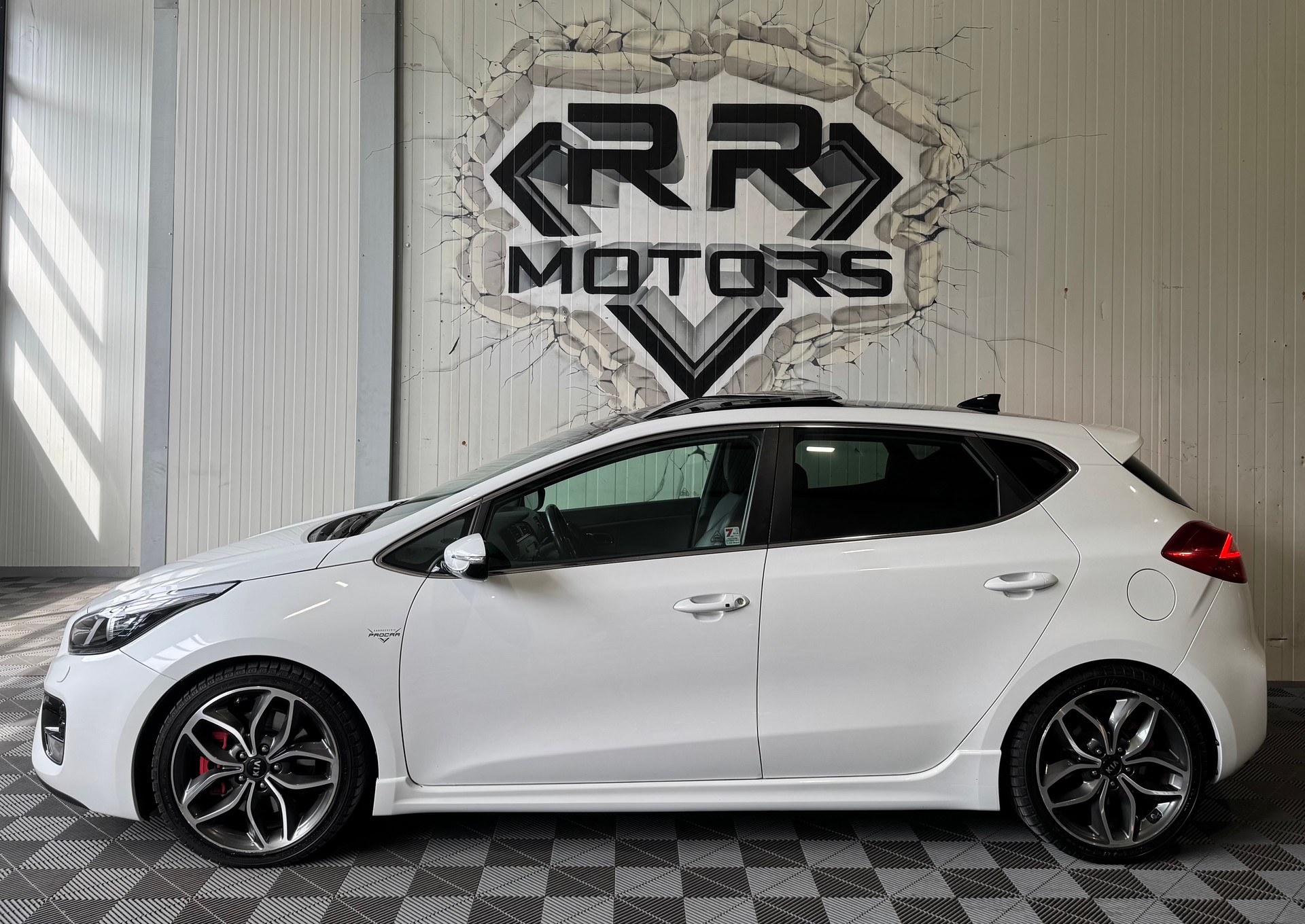 KIA Cee'd 1.6 GDi GT-image-1