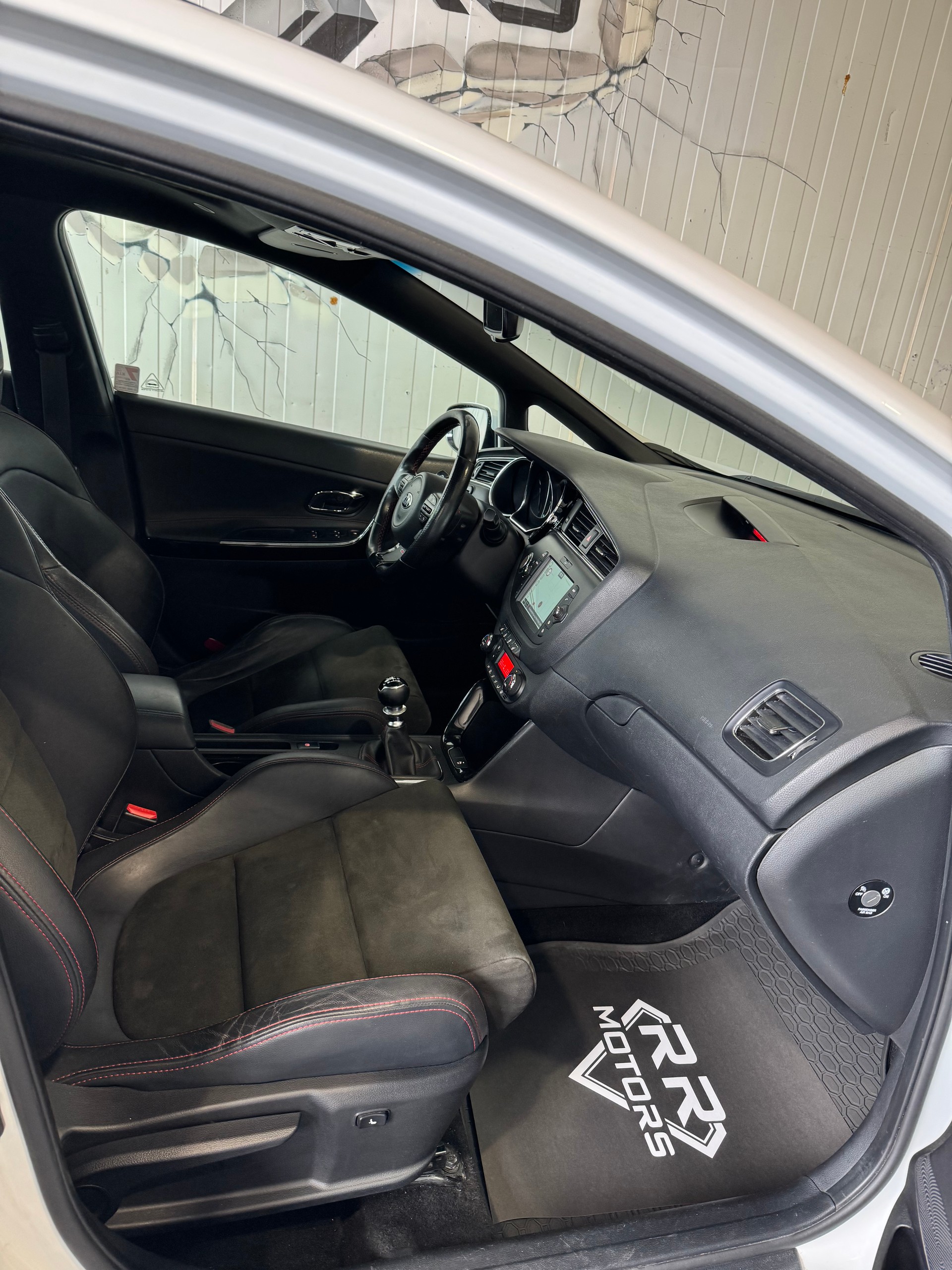 KIA Cee'd 1.6 GDi GT-image-6
