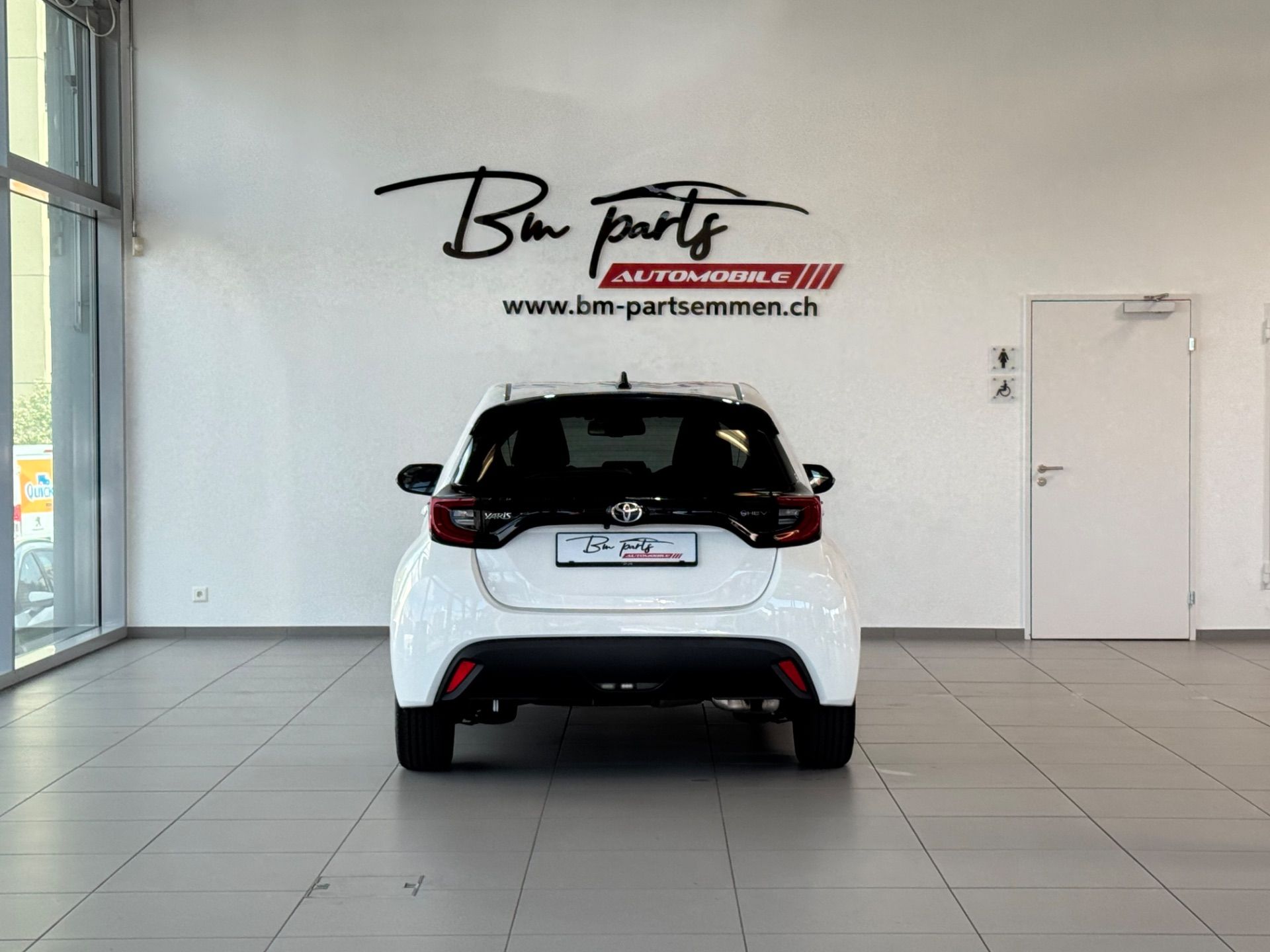 TOYOTA Yaris 1.5 Trend e-CVT-image-4