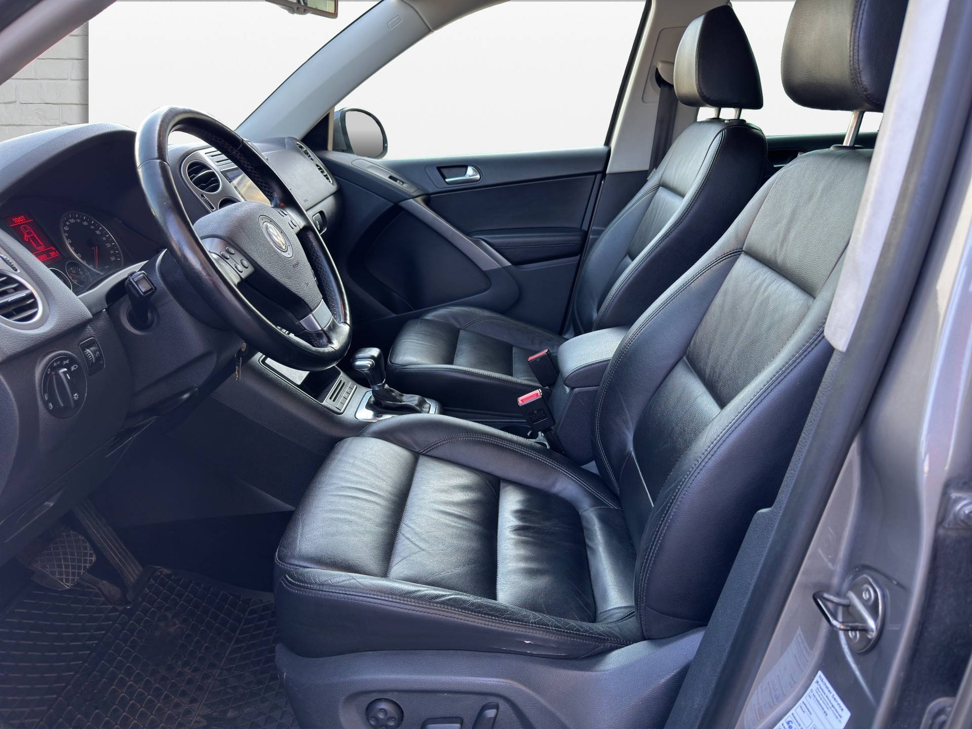 VW Tiguan 2.0 TDI Sport&Style Tiptronic-image-11