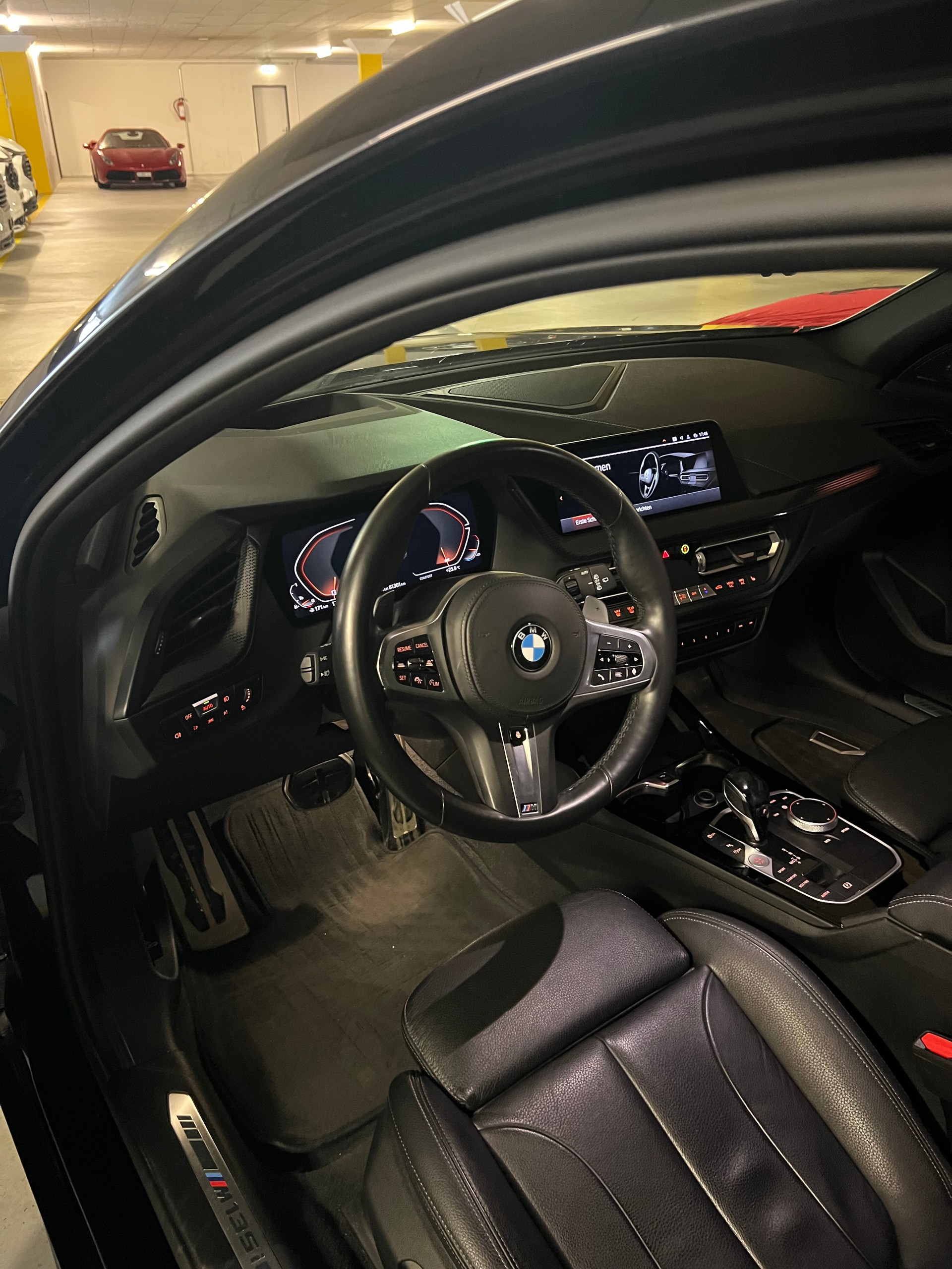 BMW M135i xDrive Steptronic, RESERVIERT!-image-8