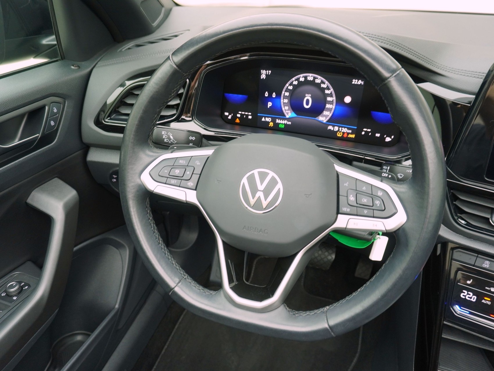 VW T-Roc Cabriolet 1.5 TSI DSG Black Style-image-11