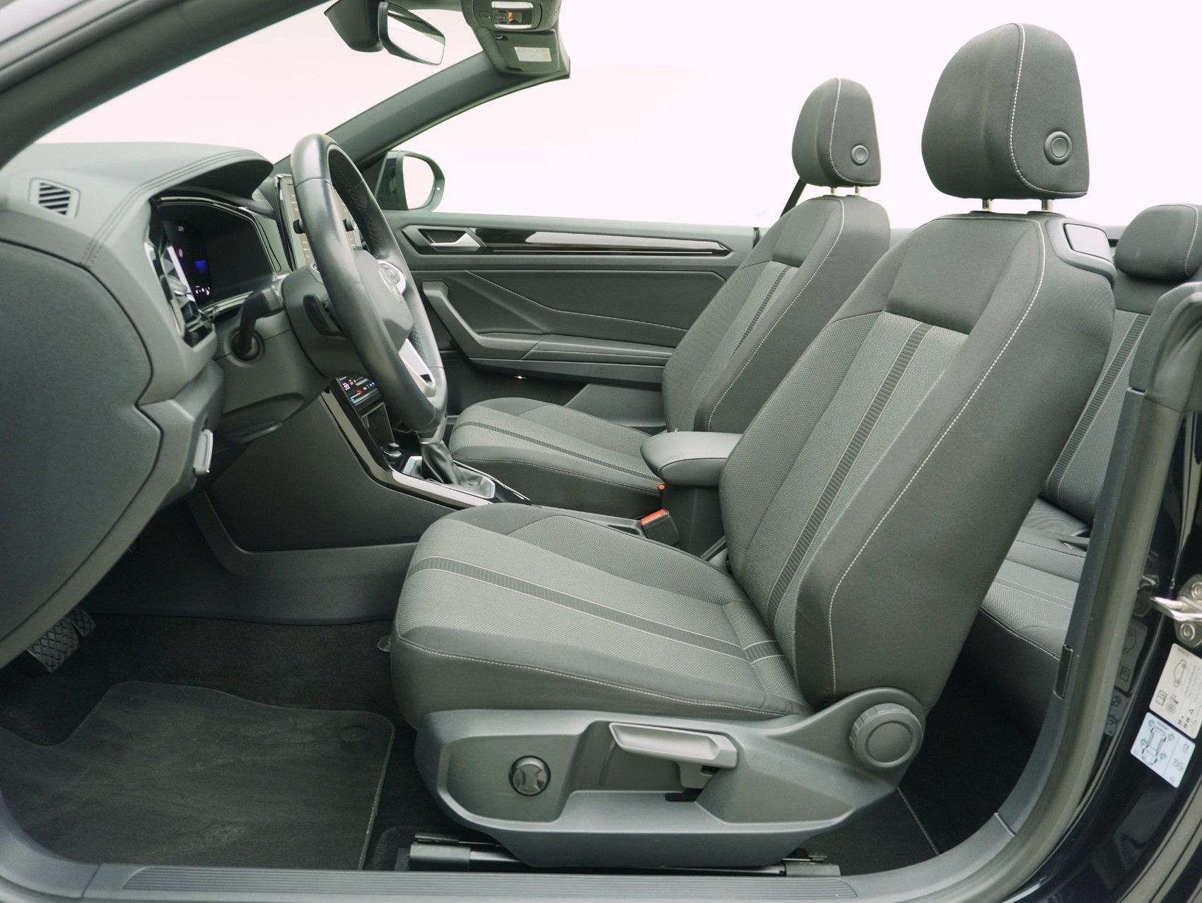 VW T-Roc Cabriolet 1.5 TSI DSG Black Style-image-9