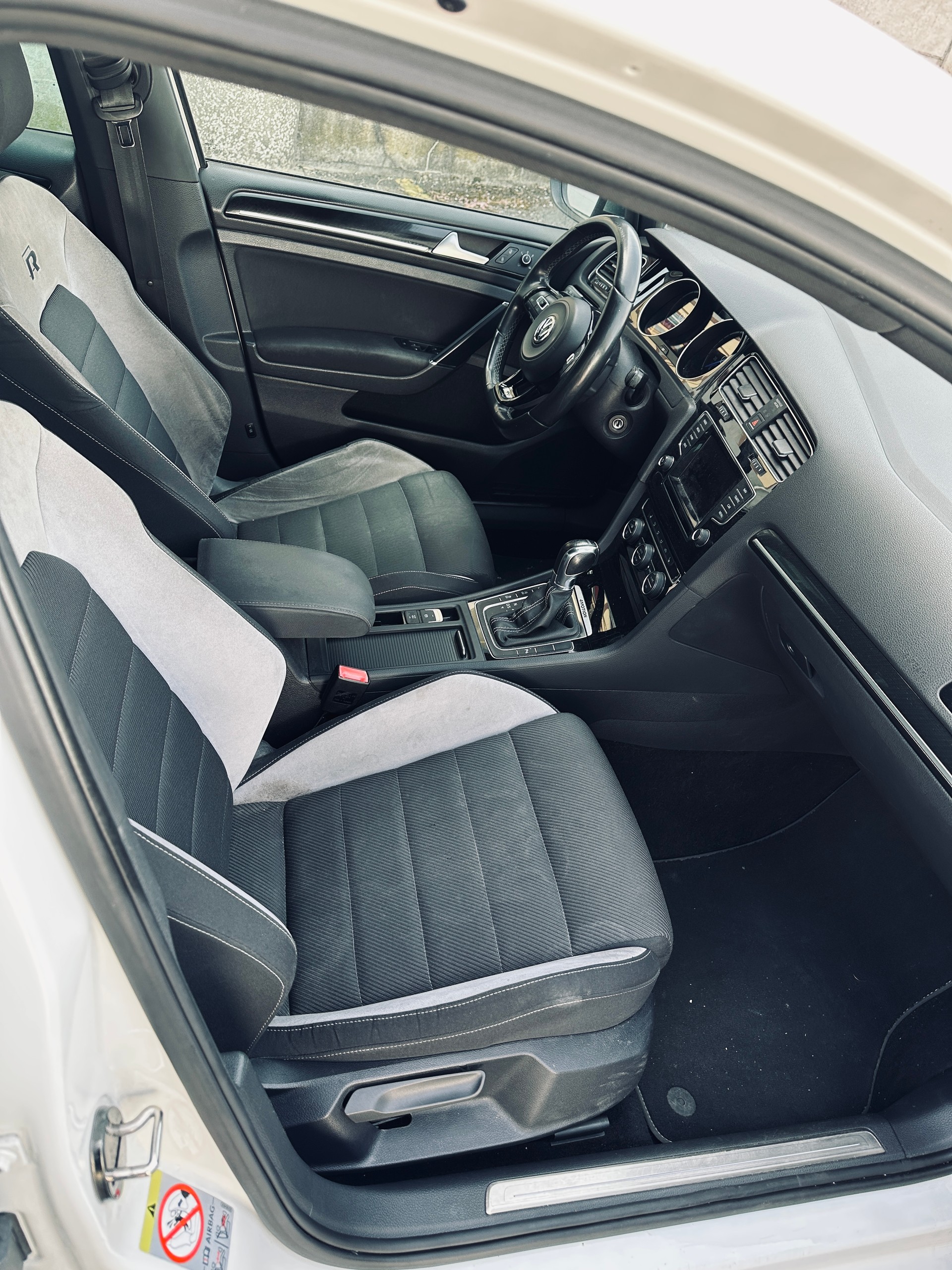 VW Golf 2.0 TSI R 4Motion DSG-image-14