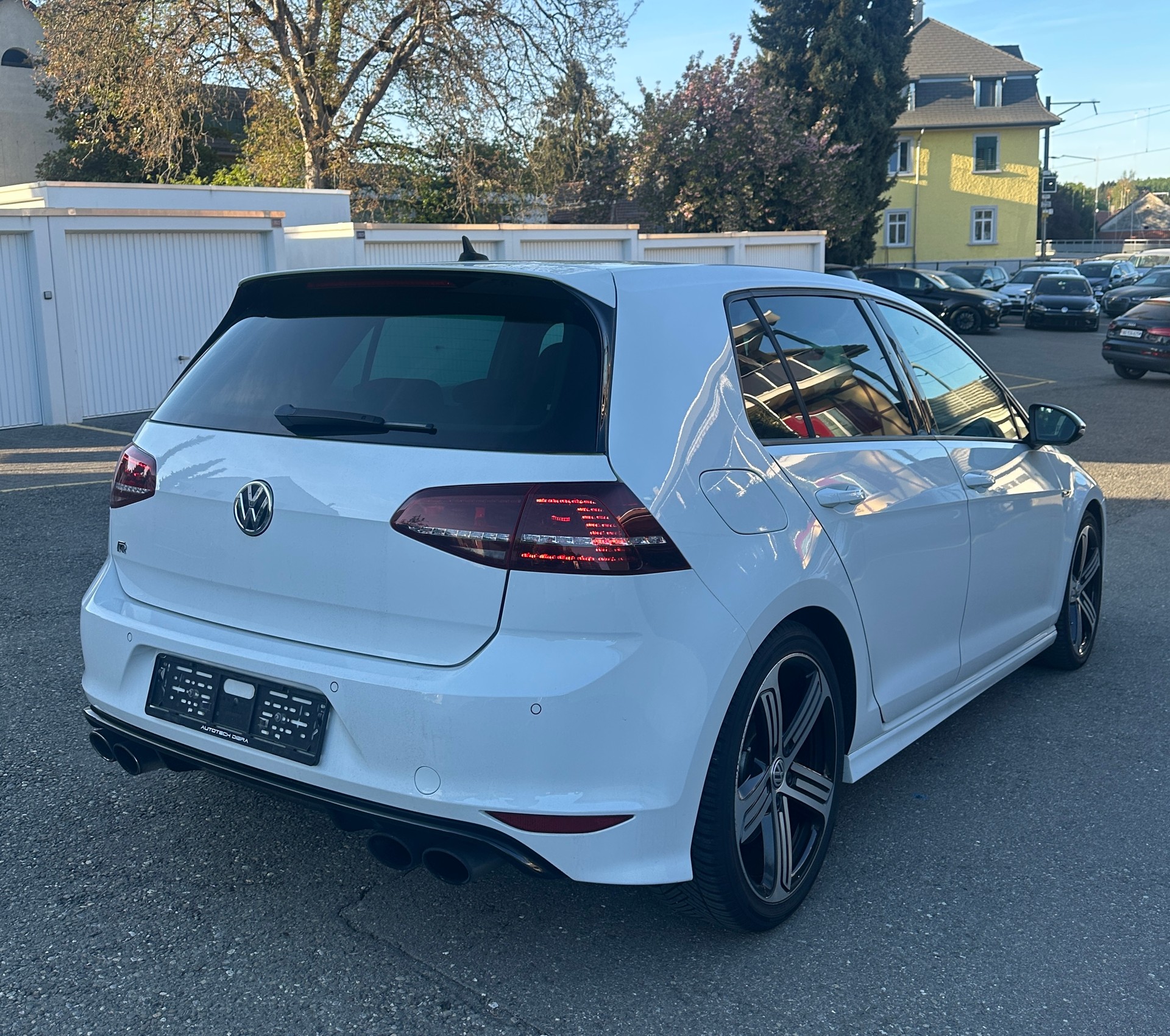 VW Golf 2.0 TSI R 4Motion DSG-image-8
